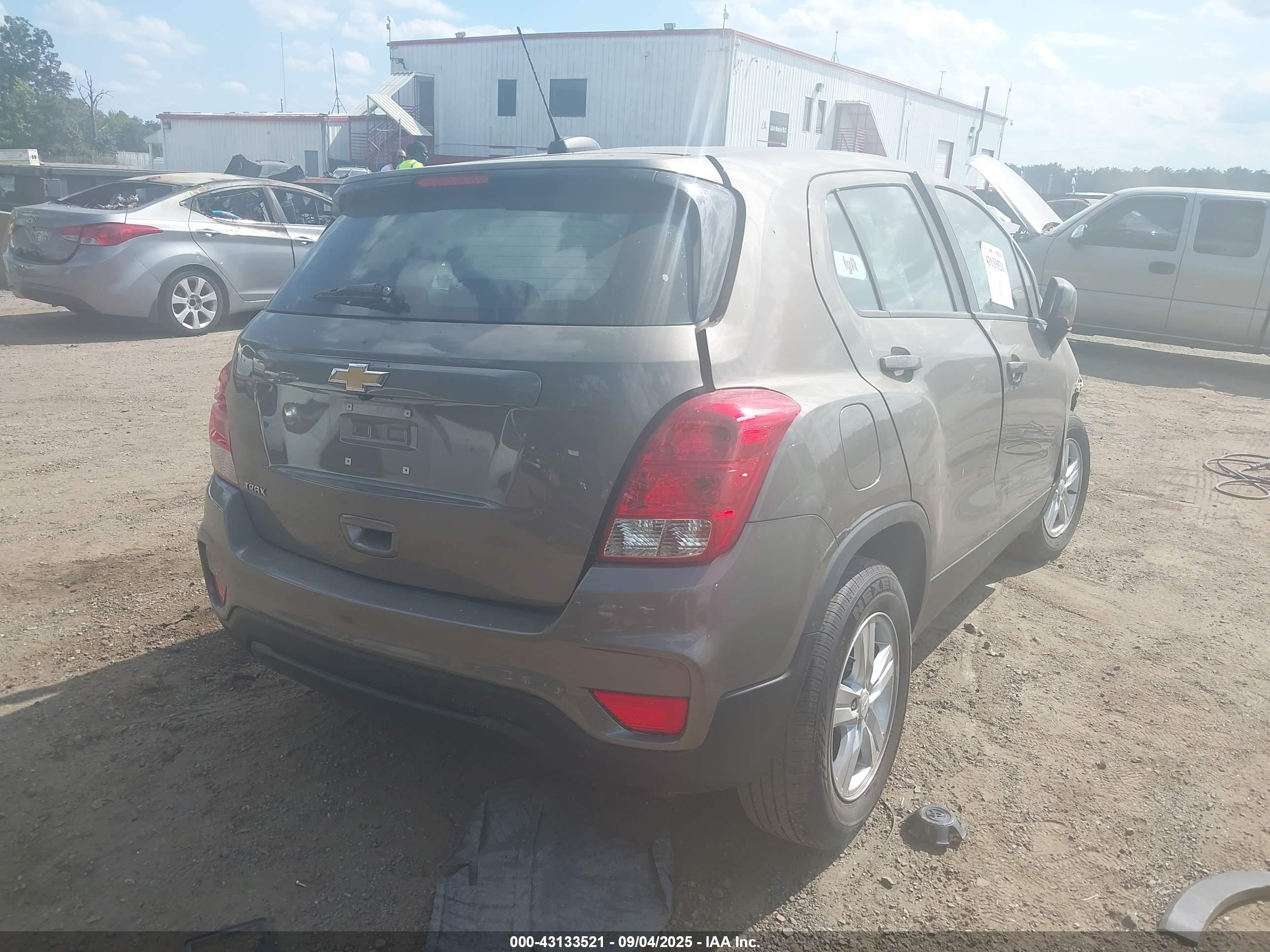 CHEVROLET TRAX image 4