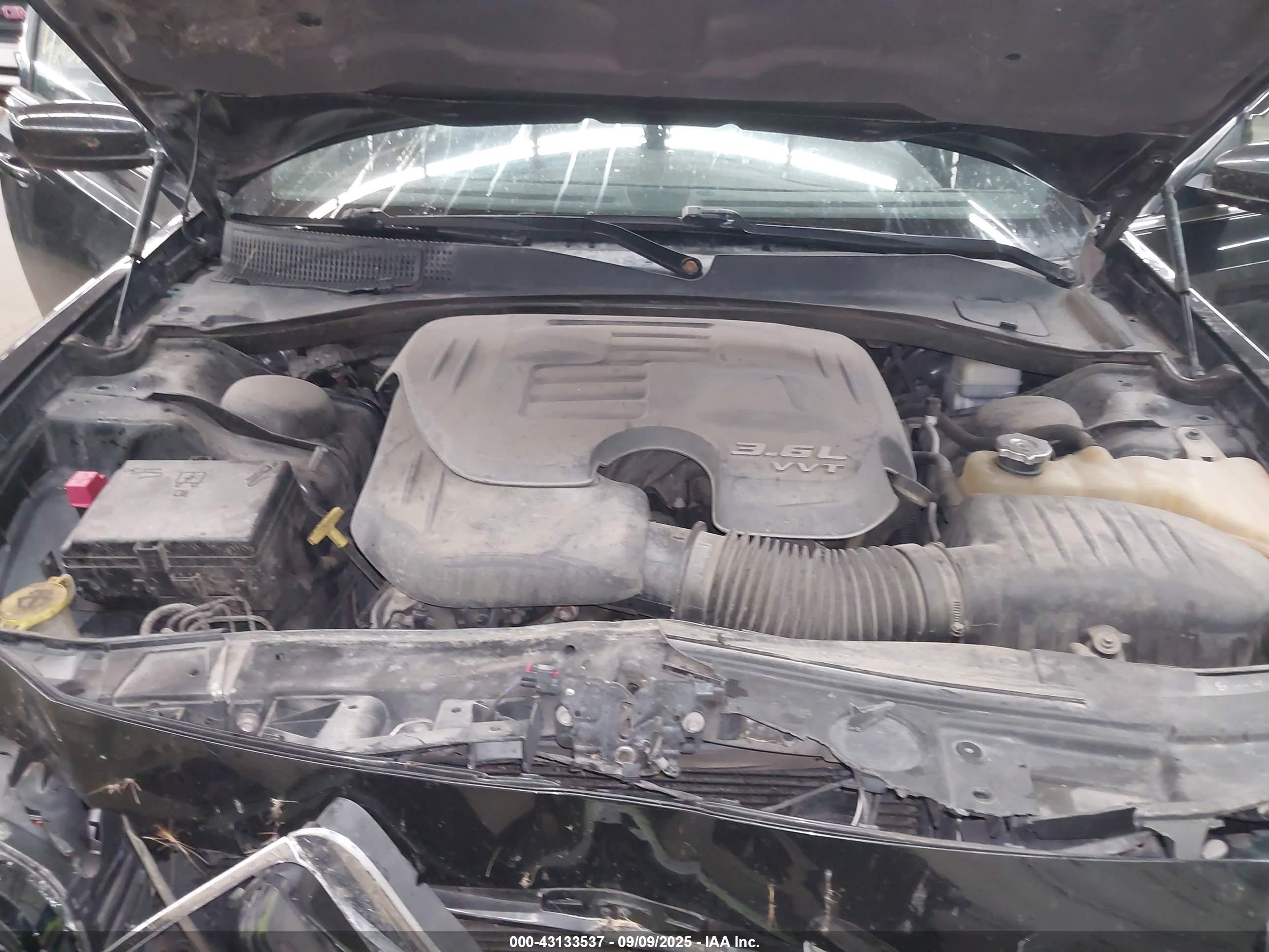CHRYSLER 300 image 10