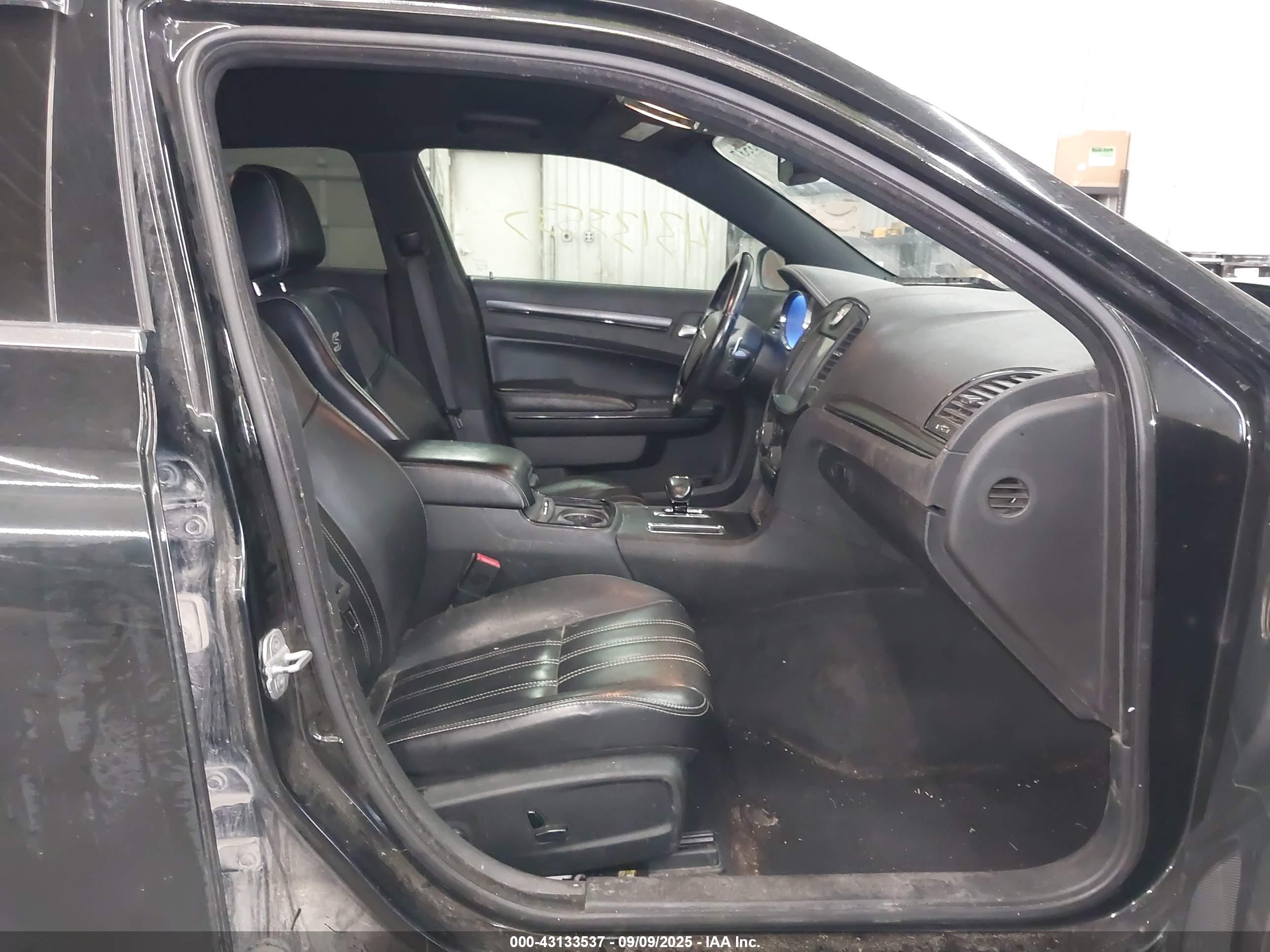 CHRYSLER 300 image 5