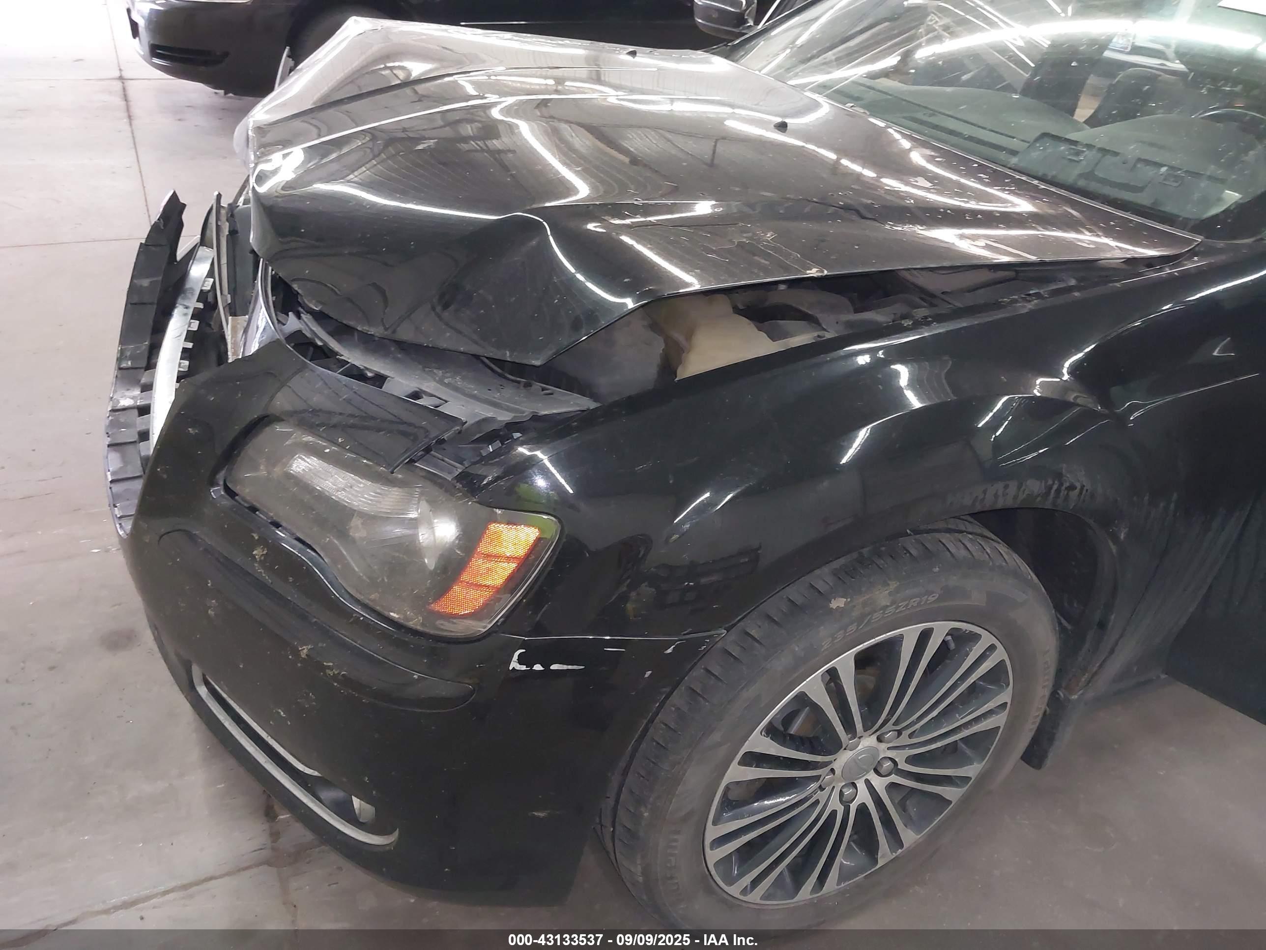 CHRYSLER 300 image 6