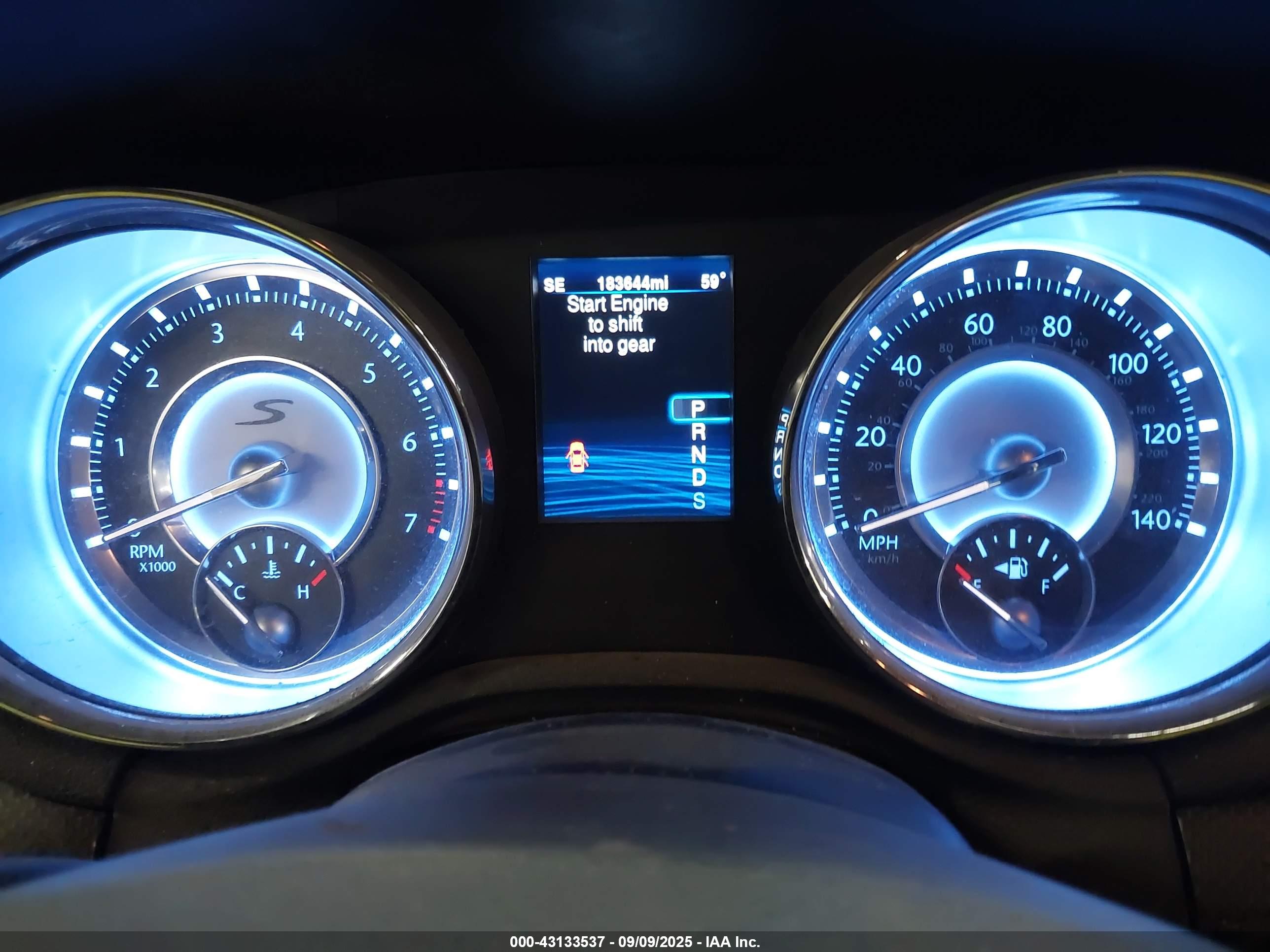 CHRYSLER 300 image 7