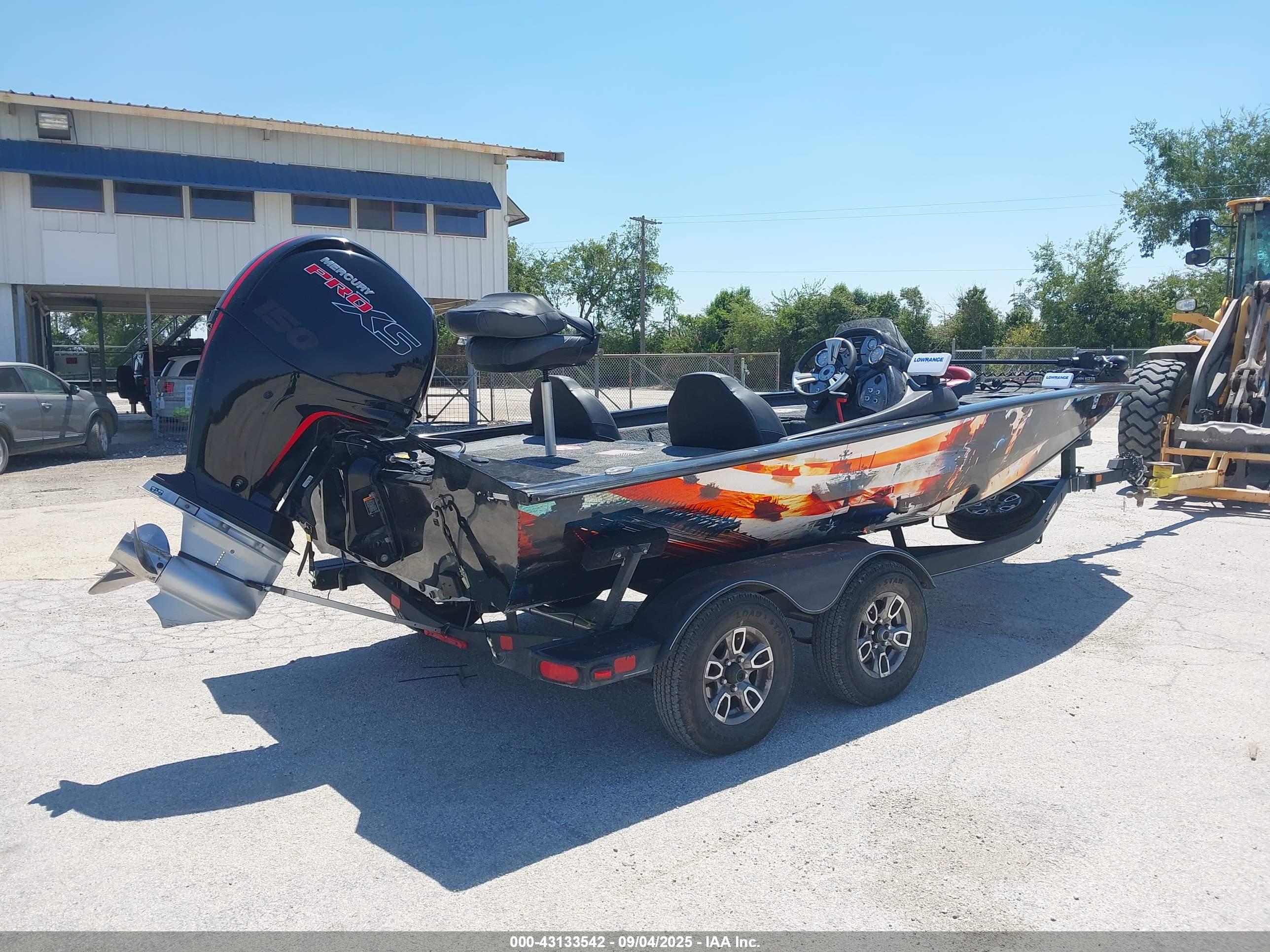 TRACKER 18' image 4