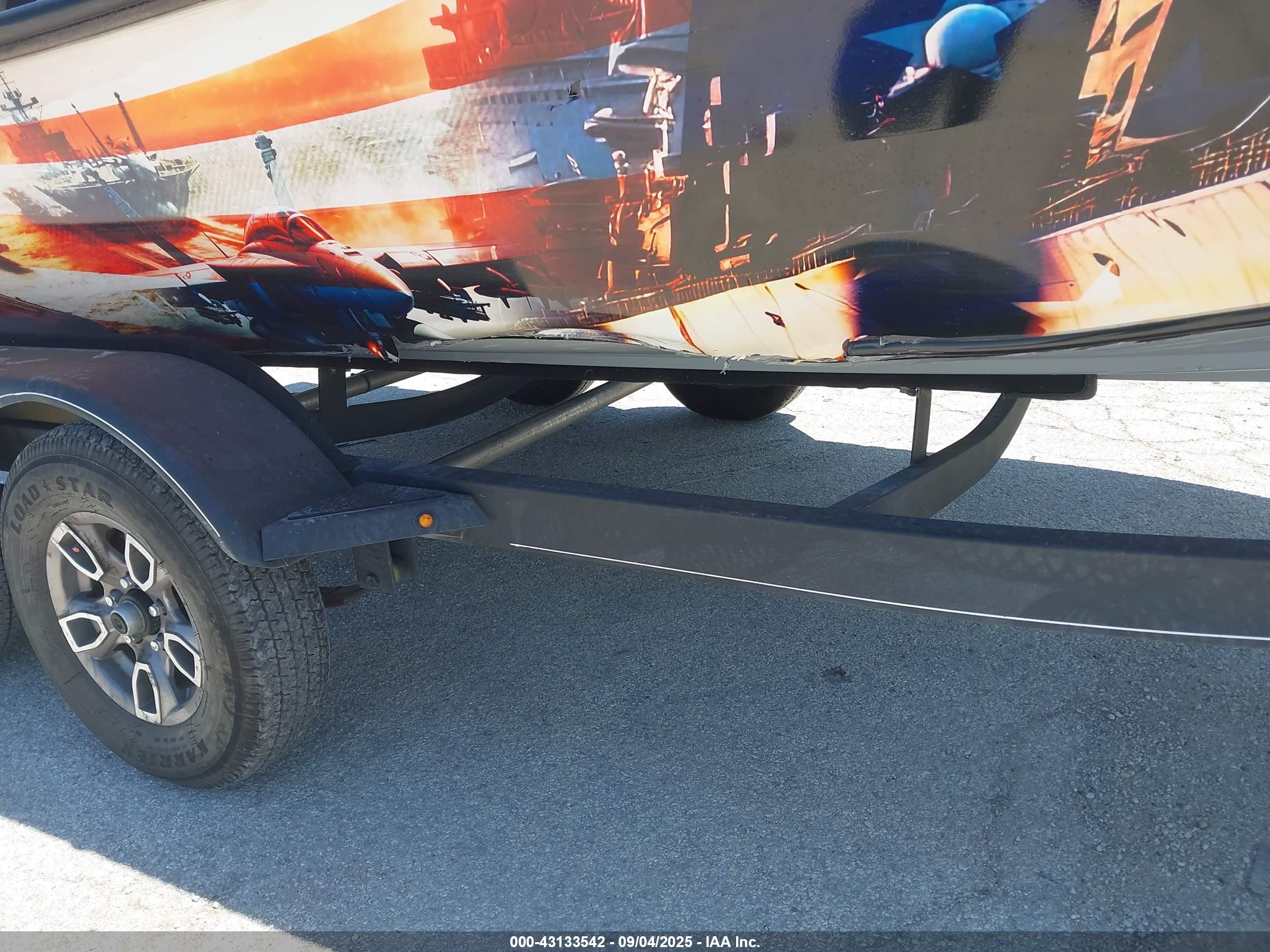TRACKER 18' image 6