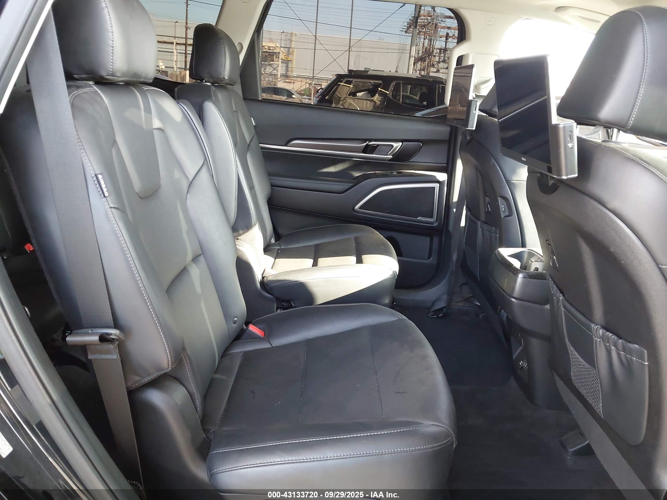 KIA TELLURIDE image 8