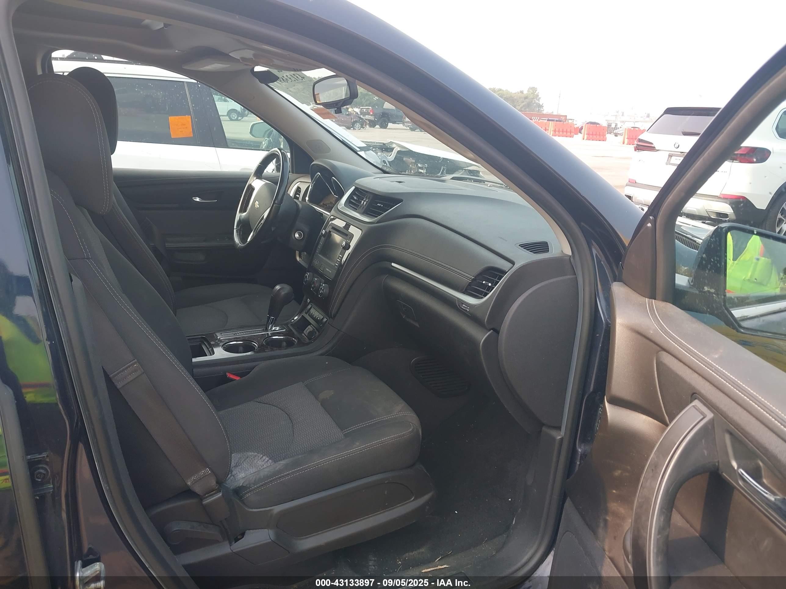CHEVROLET TRAVERSE image 5