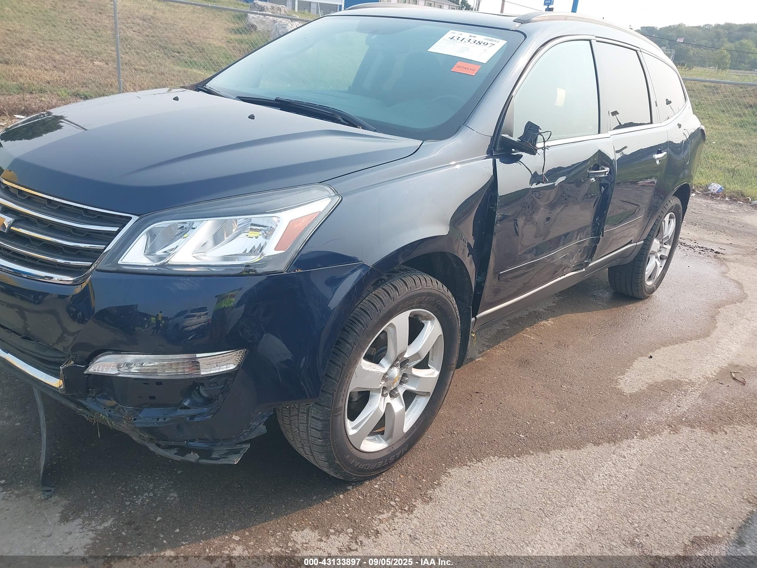 CHEVROLET TRAVERSE image 6