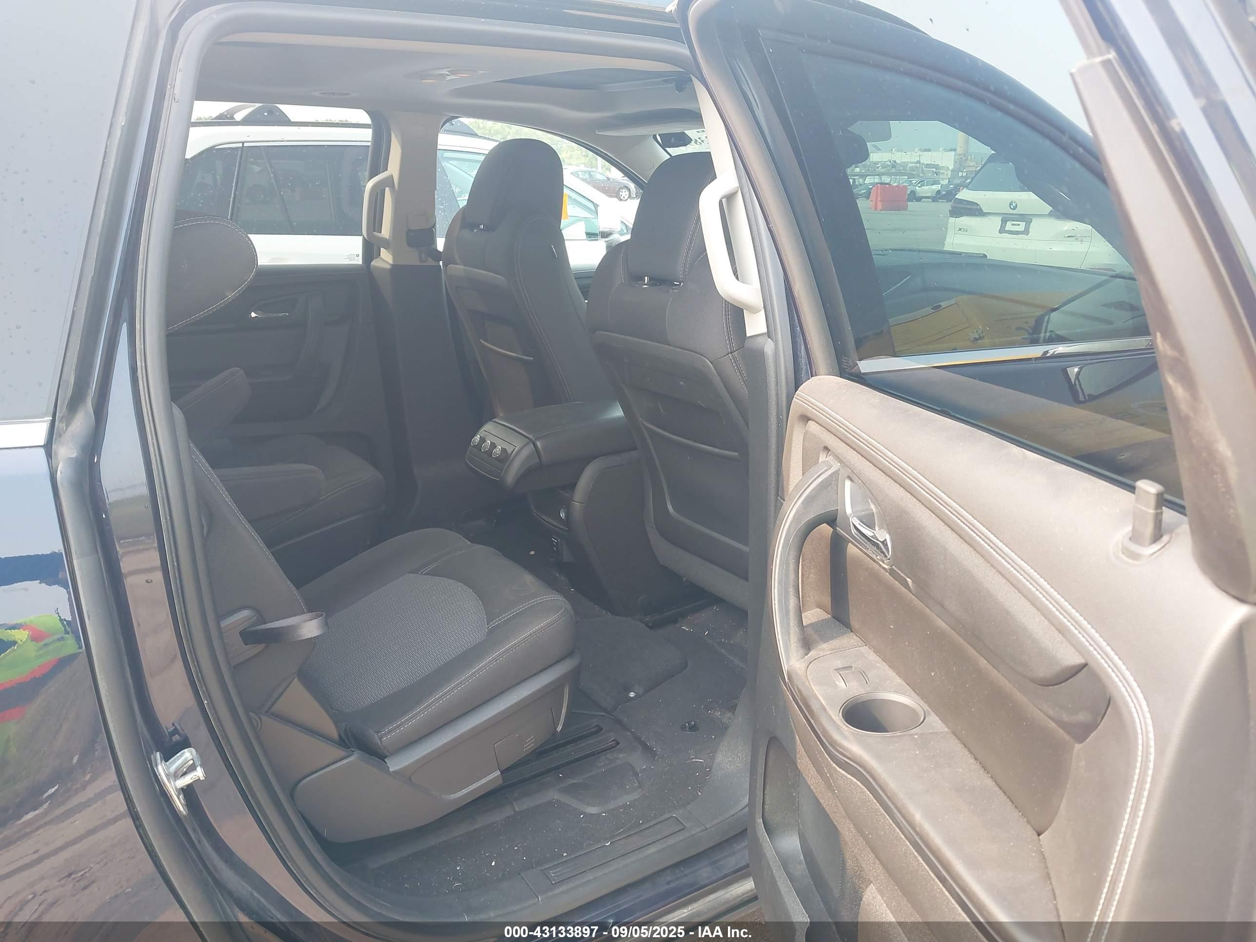 CHEVROLET TRAVERSE image 8