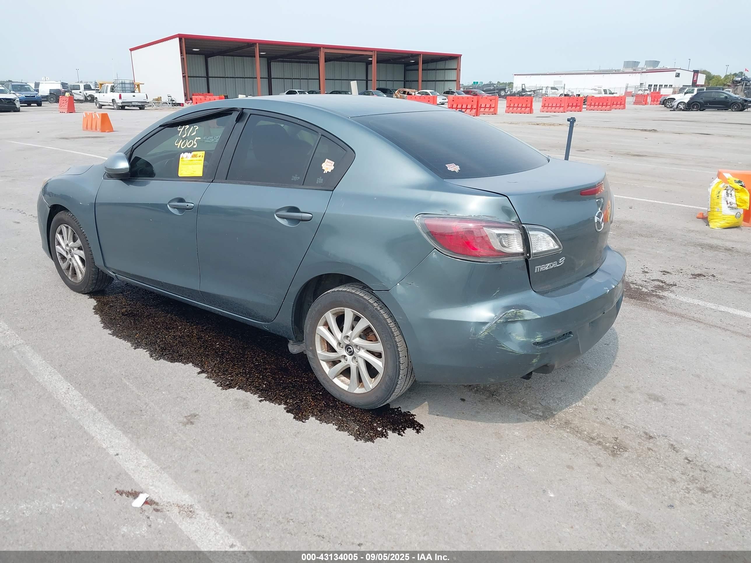 MAZDA MAZDA3 image 3