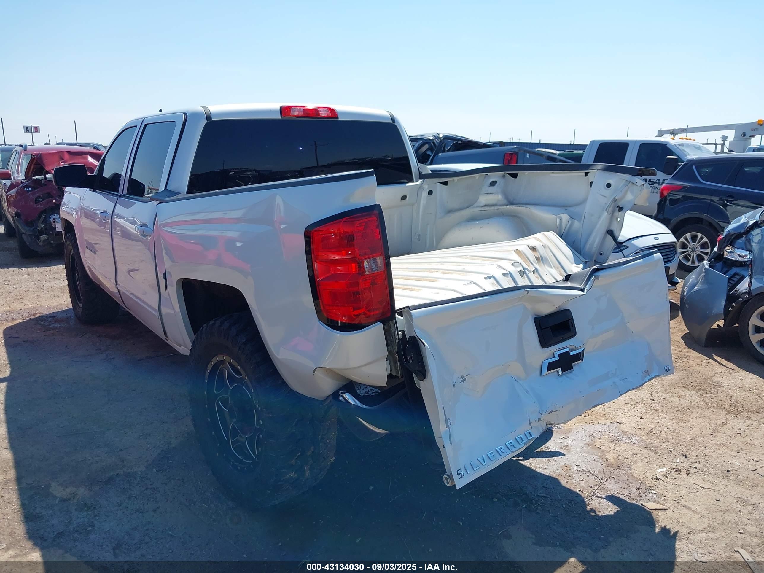 CHEVROLET SILVERADO image 3