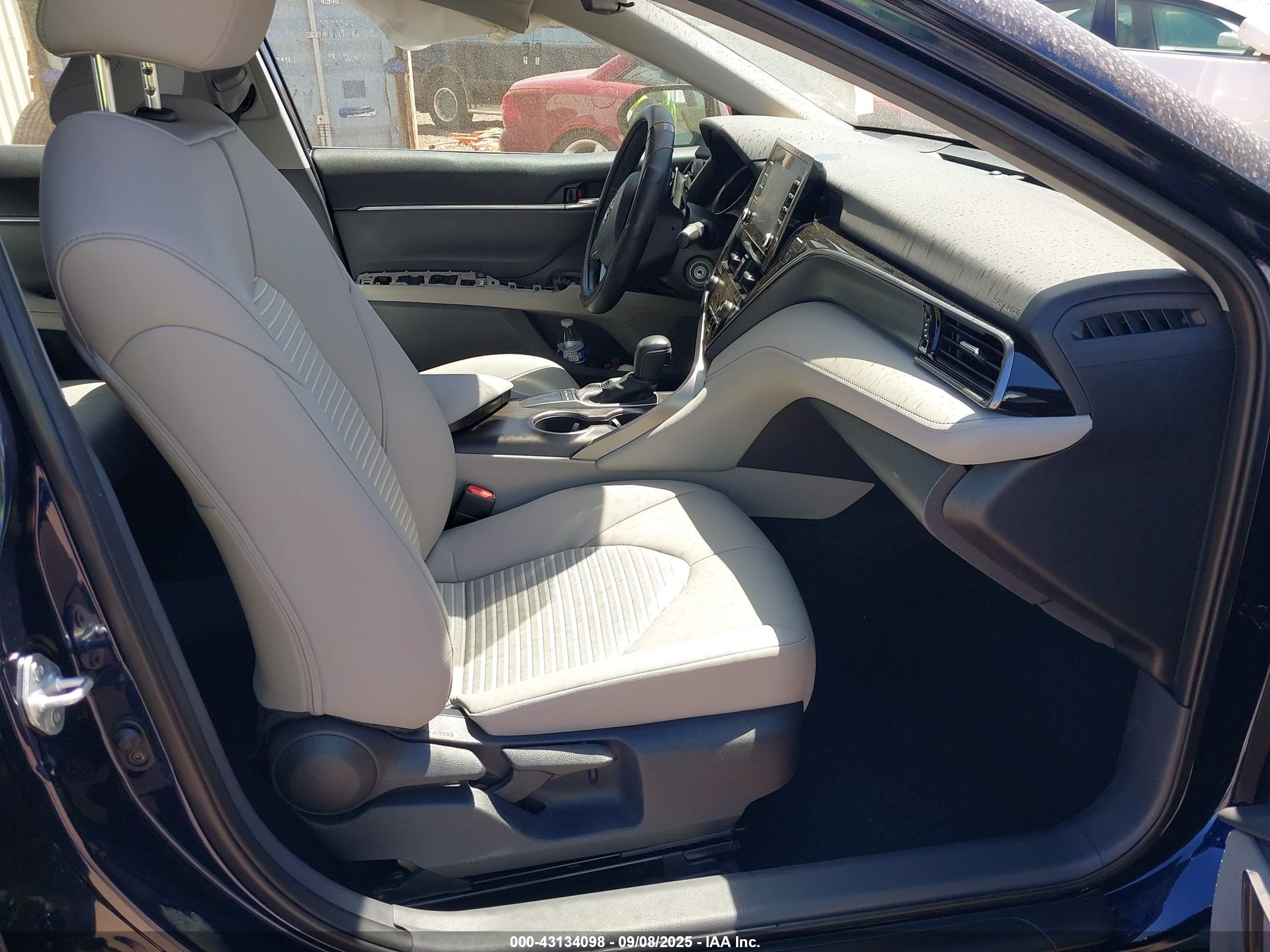 TOYOTA CAMRY image 5