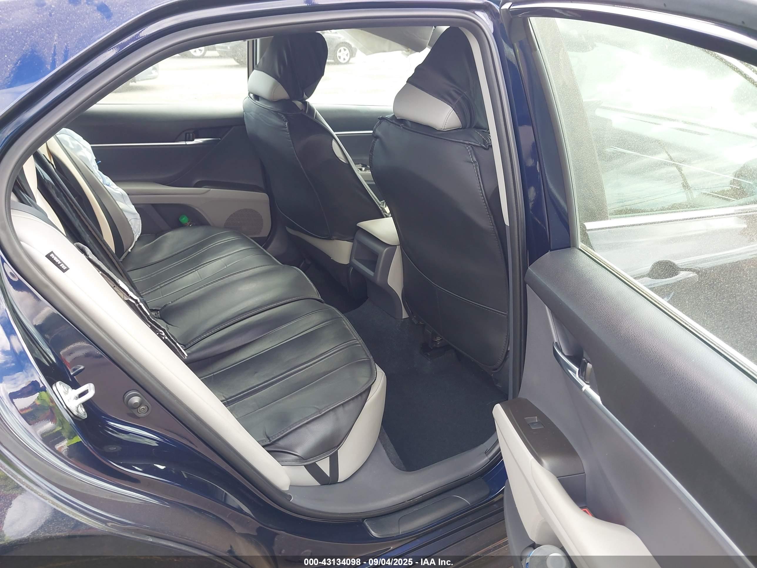 TOYOTA CAMRY image 8