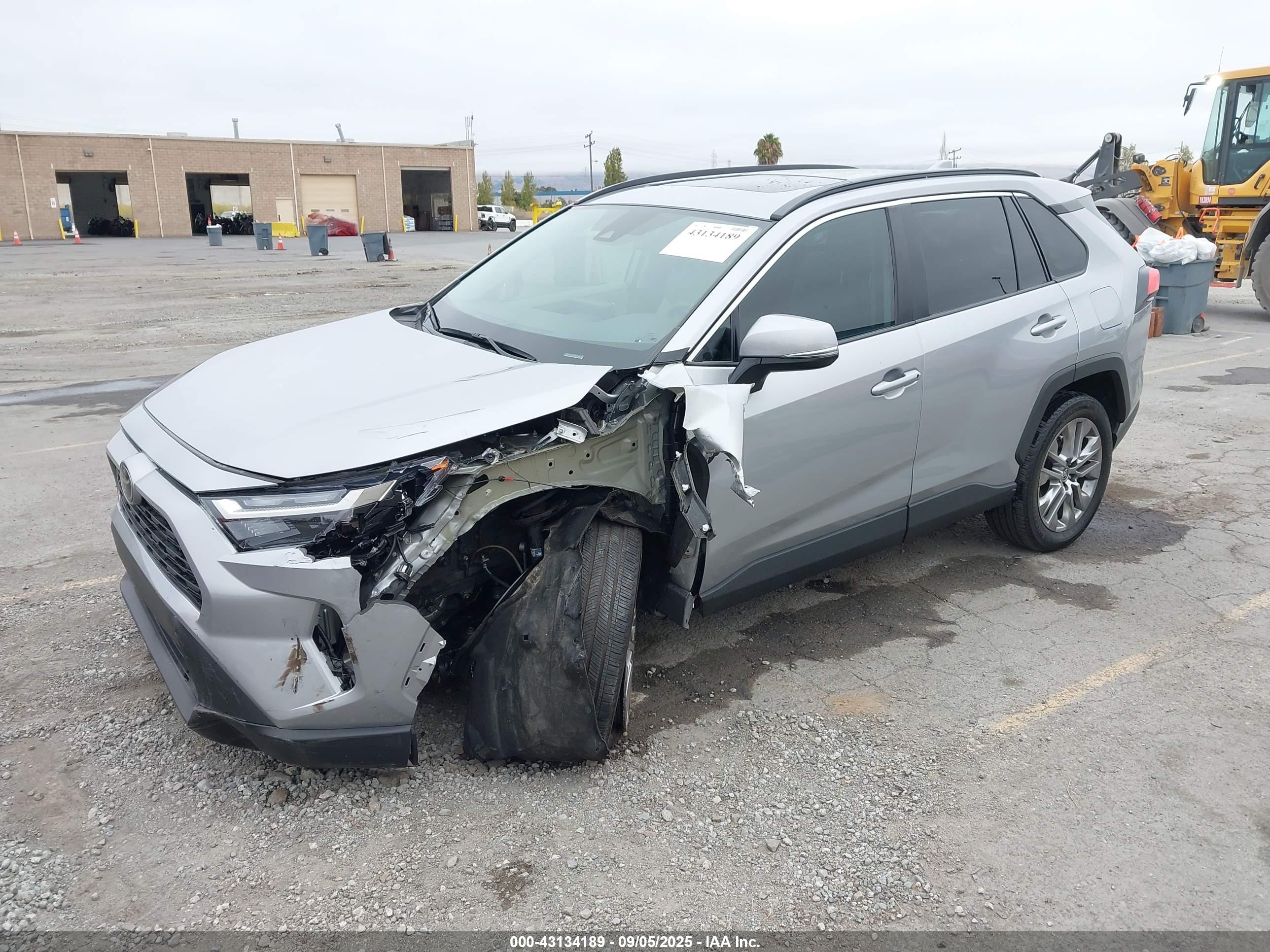 TOYOTA RAV4 image 2