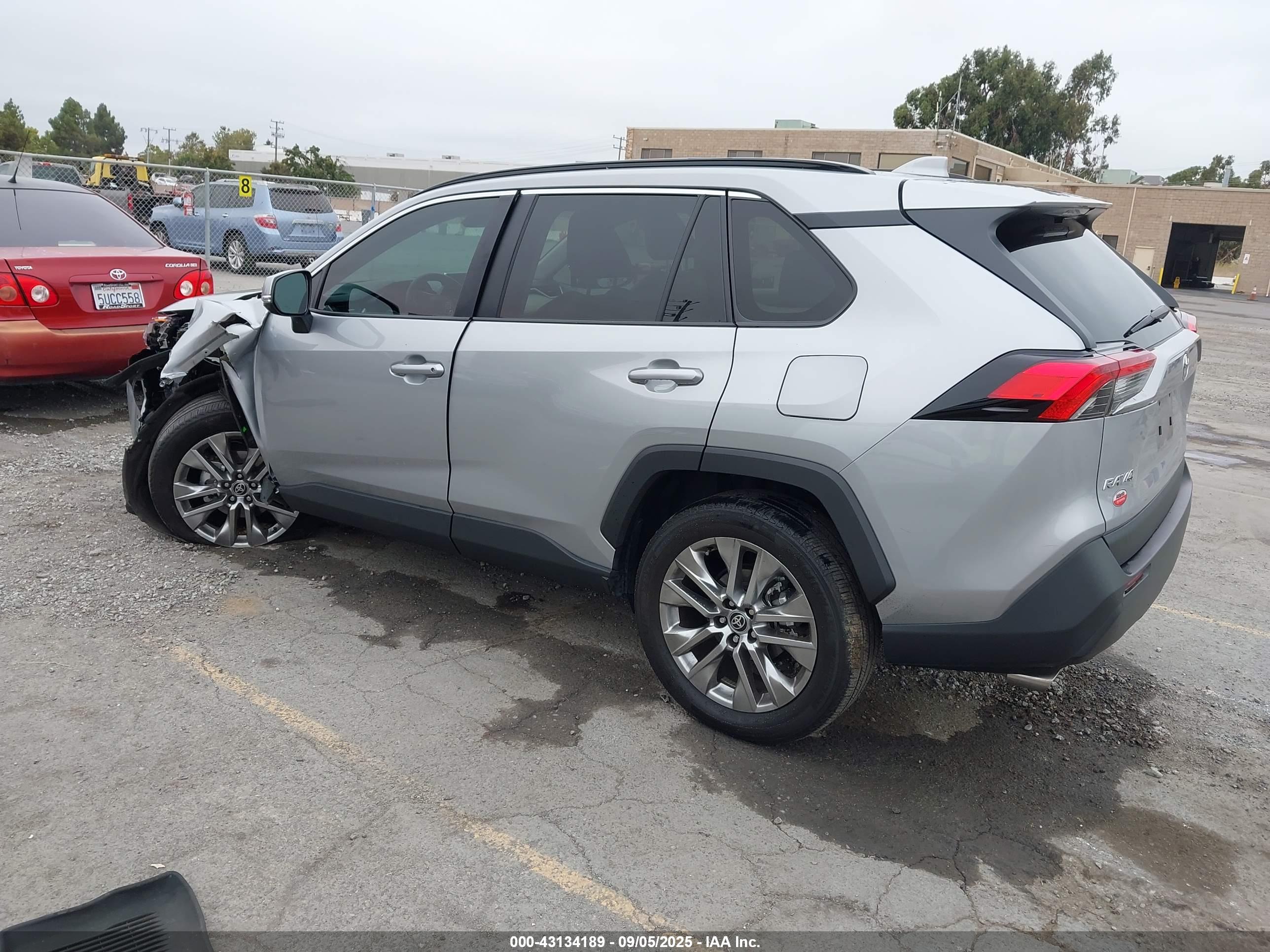 TOYOTA RAV4 image 3