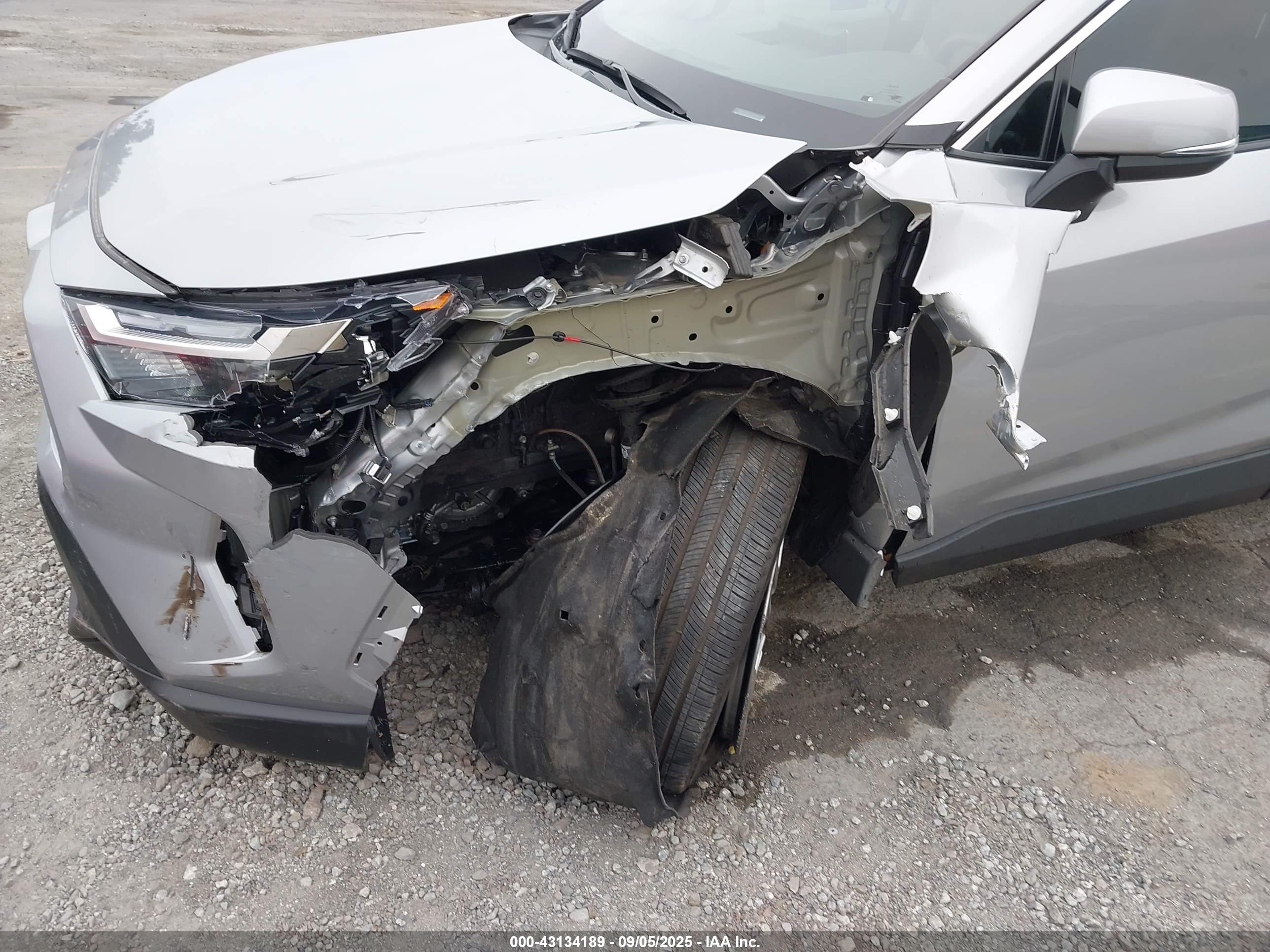 TOYOTA RAV4 image 6