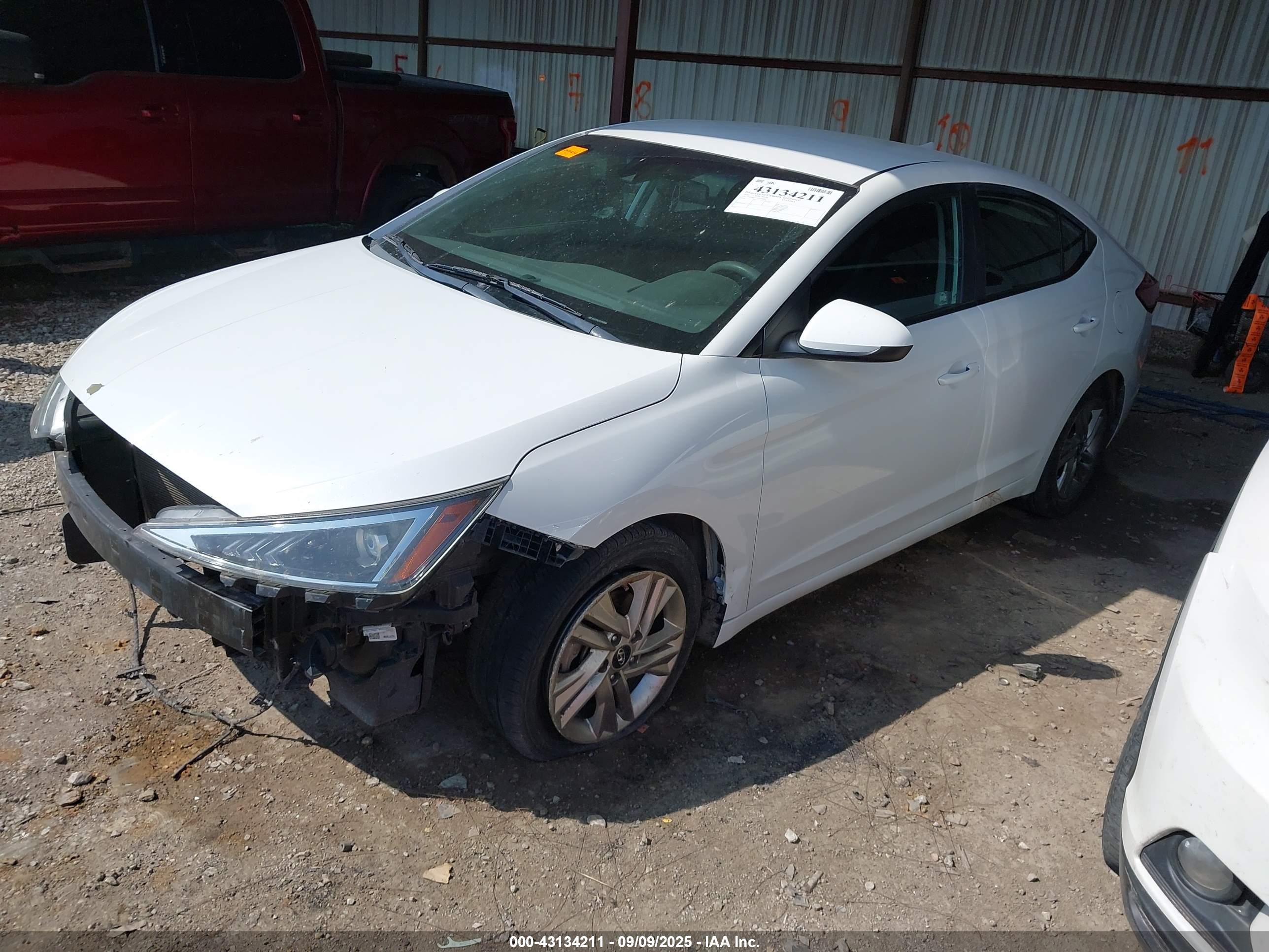 HYUNDAI ELANTRA image 2