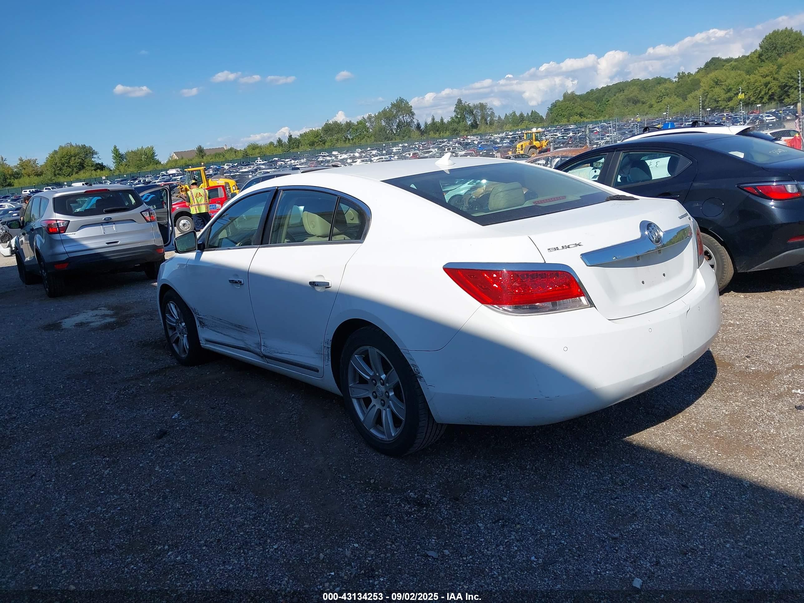 BUICK LACROSSE image 3