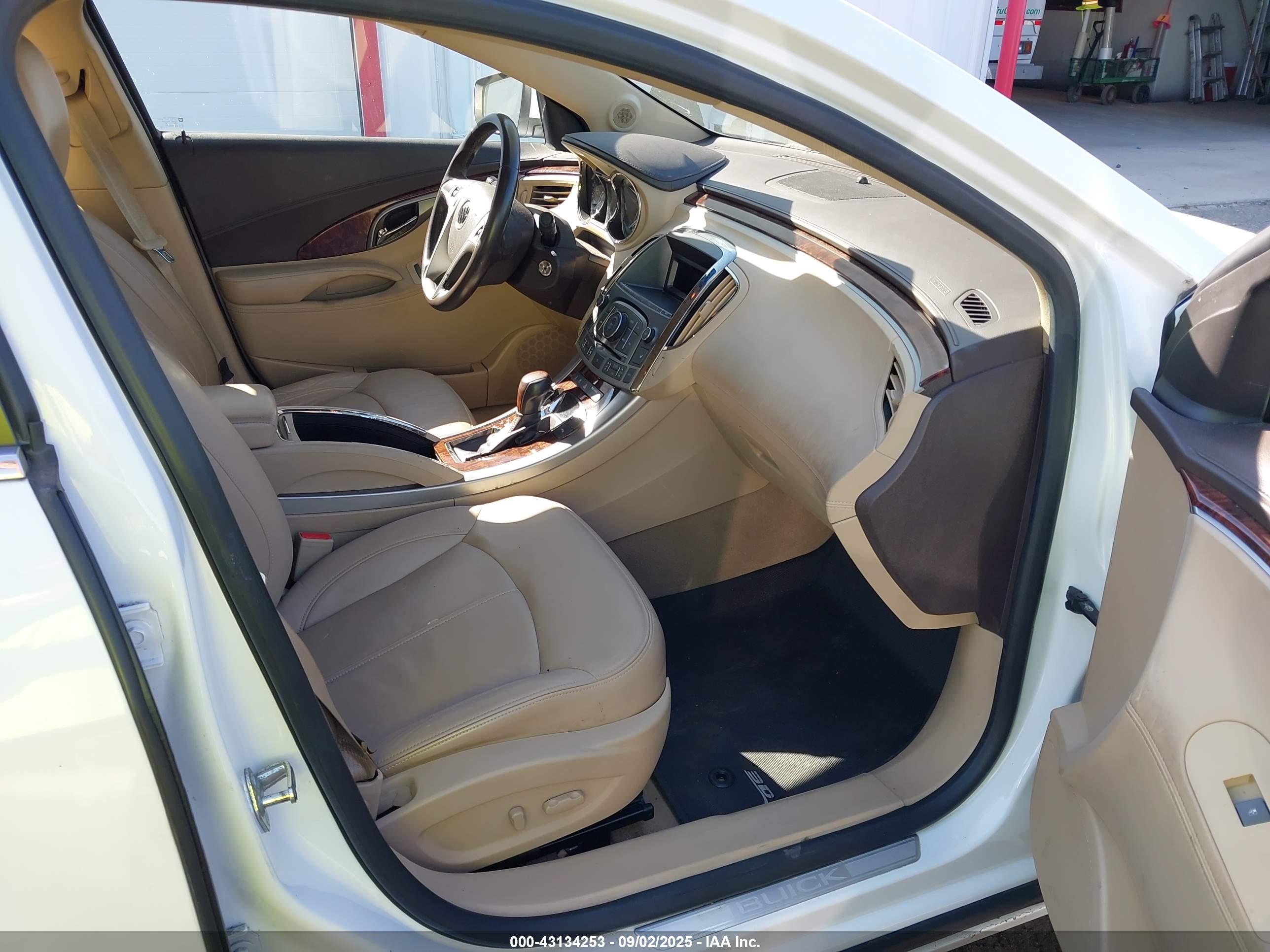 BUICK LACROSSE image 5
