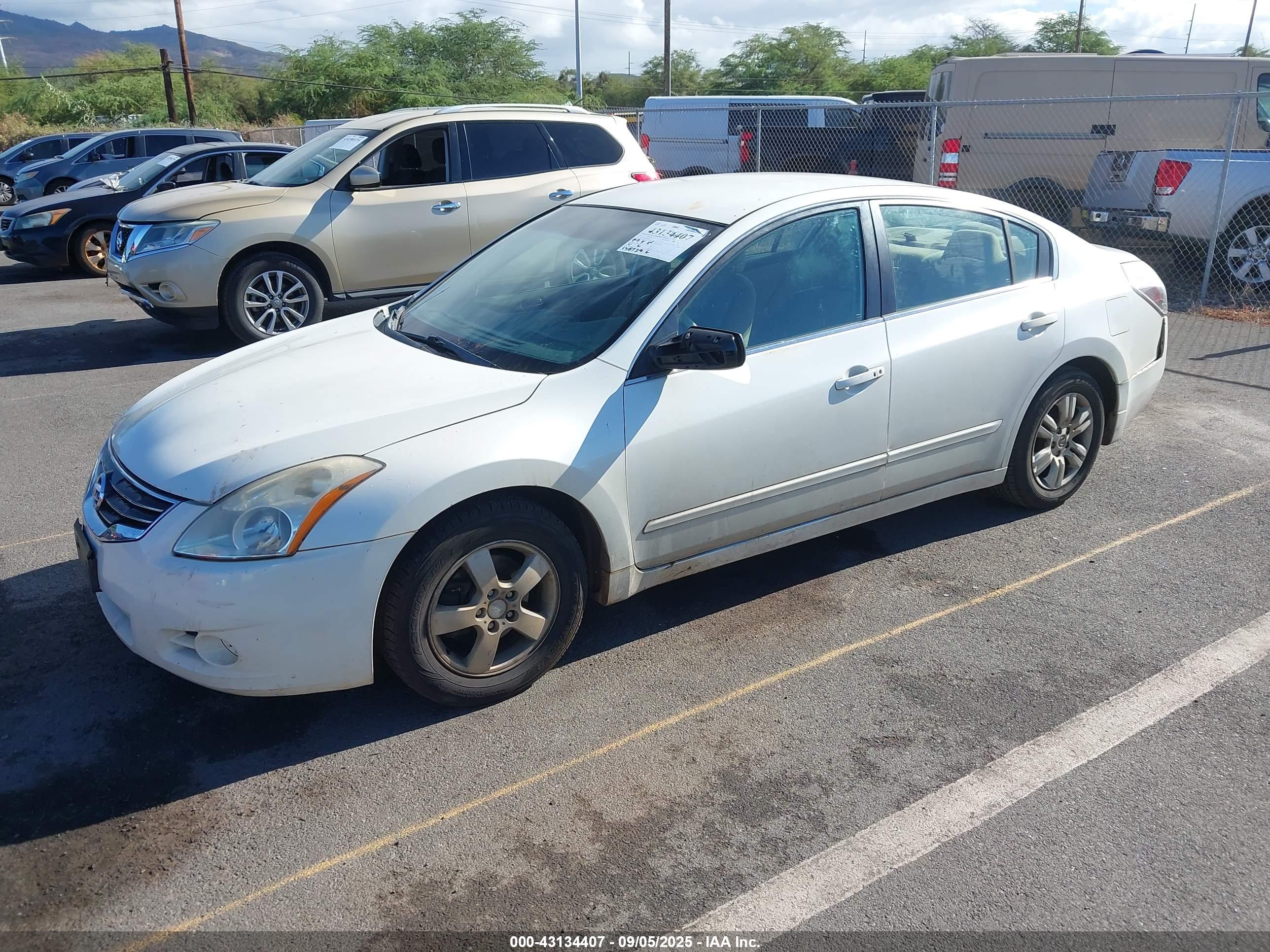 NISSAN ALTIMA image 2