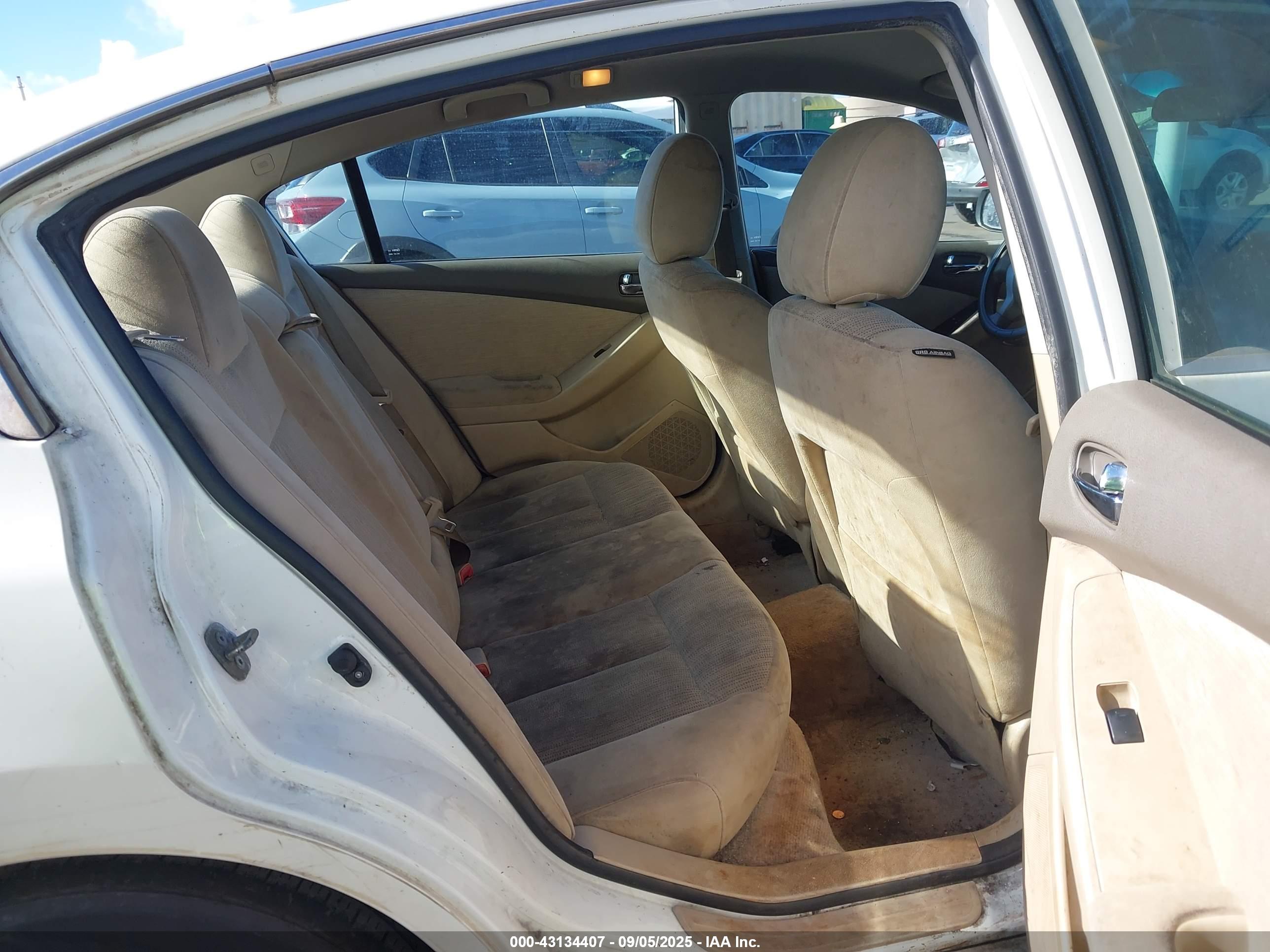 NISSAN ALTIMA image 8