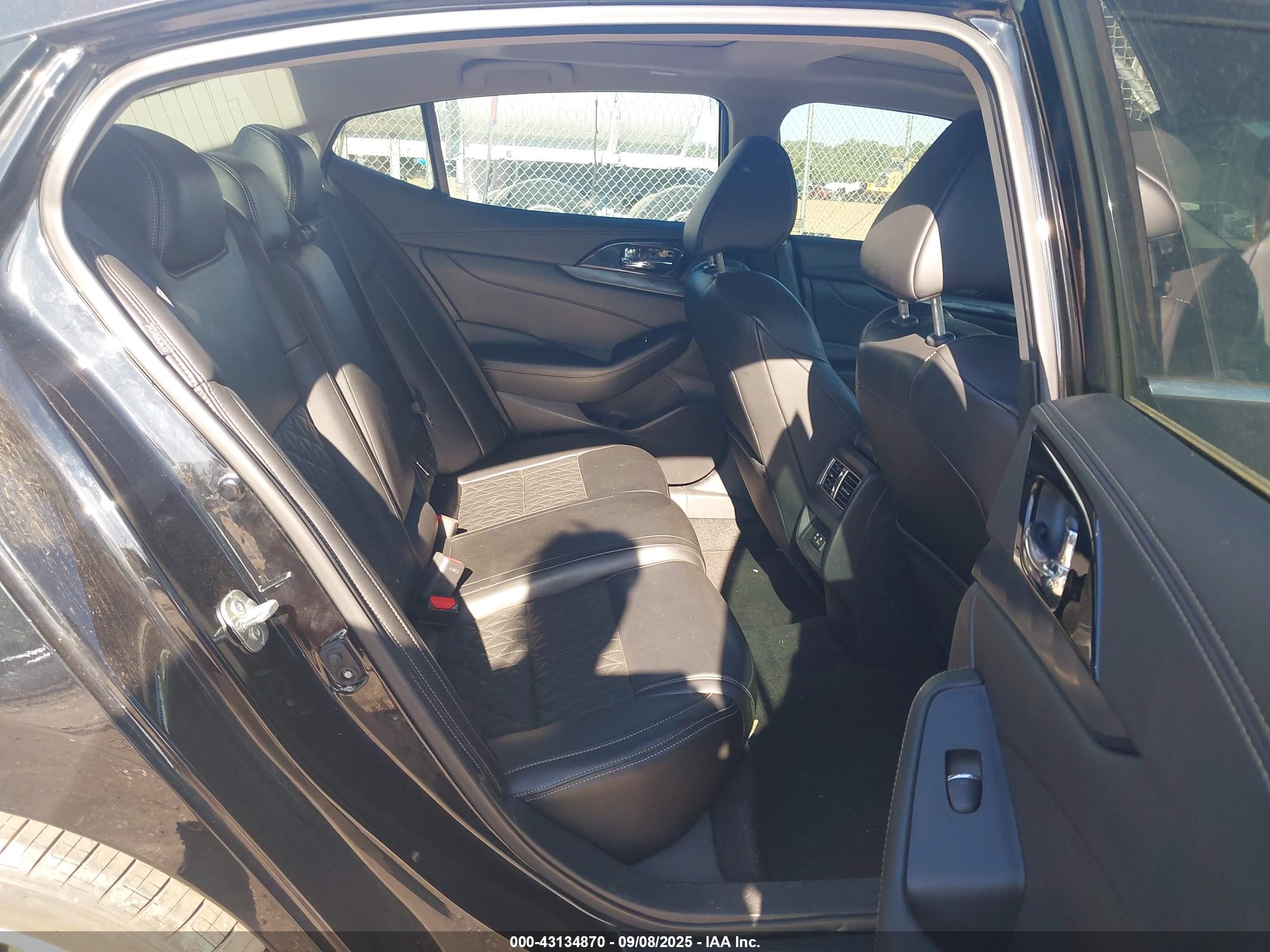 NISSAN MAXIMA image 8