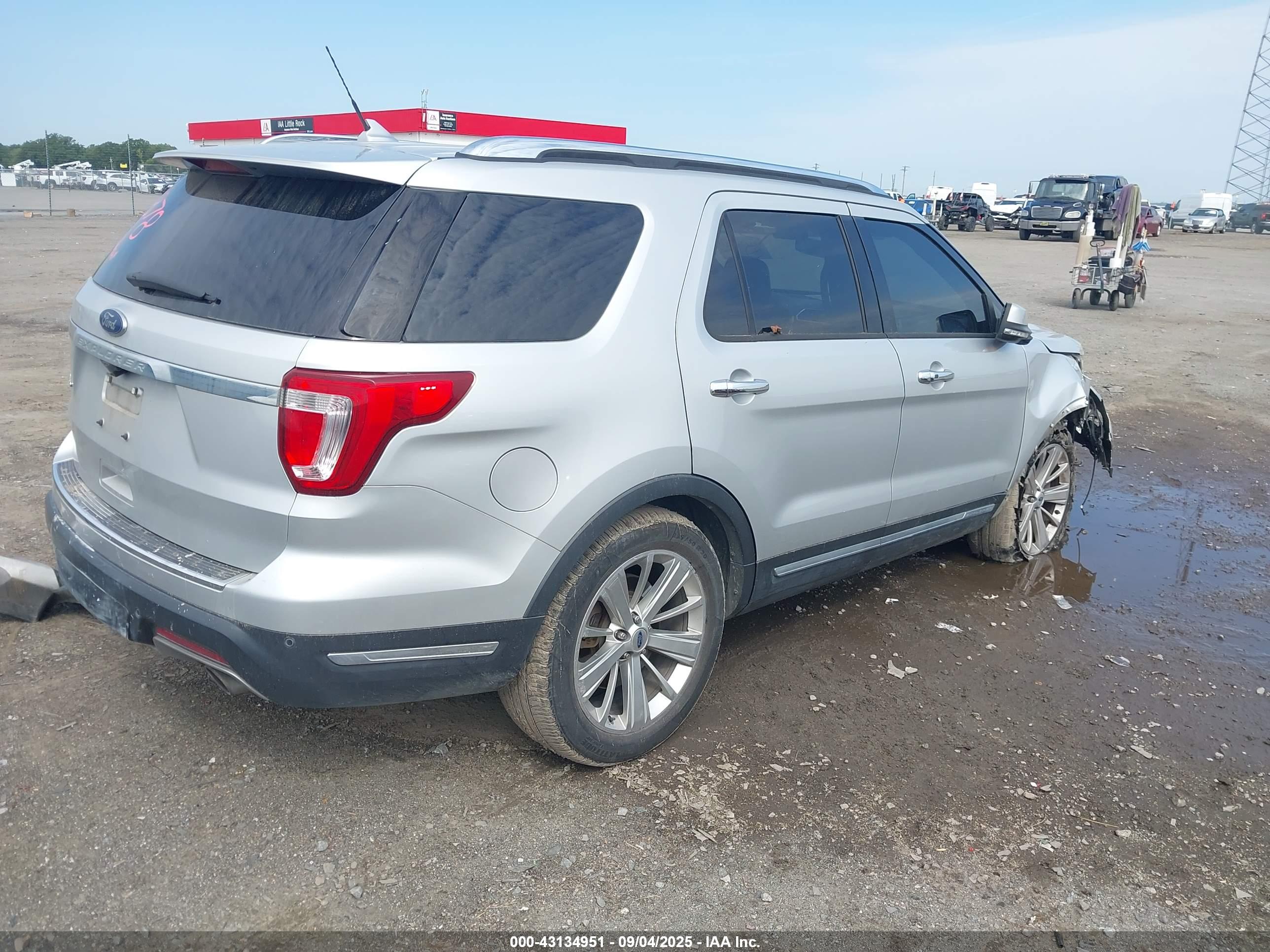 FORD EXPLORER image 4