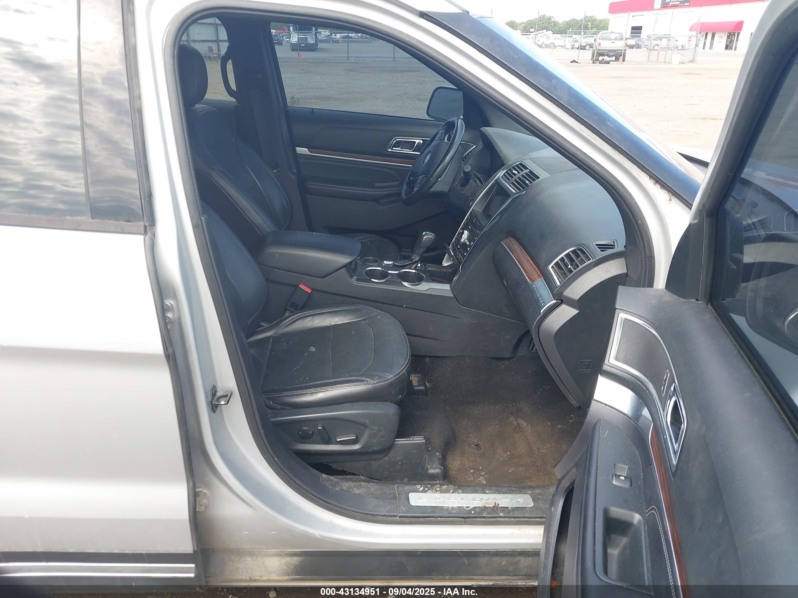 FORD EXPLORER image 5