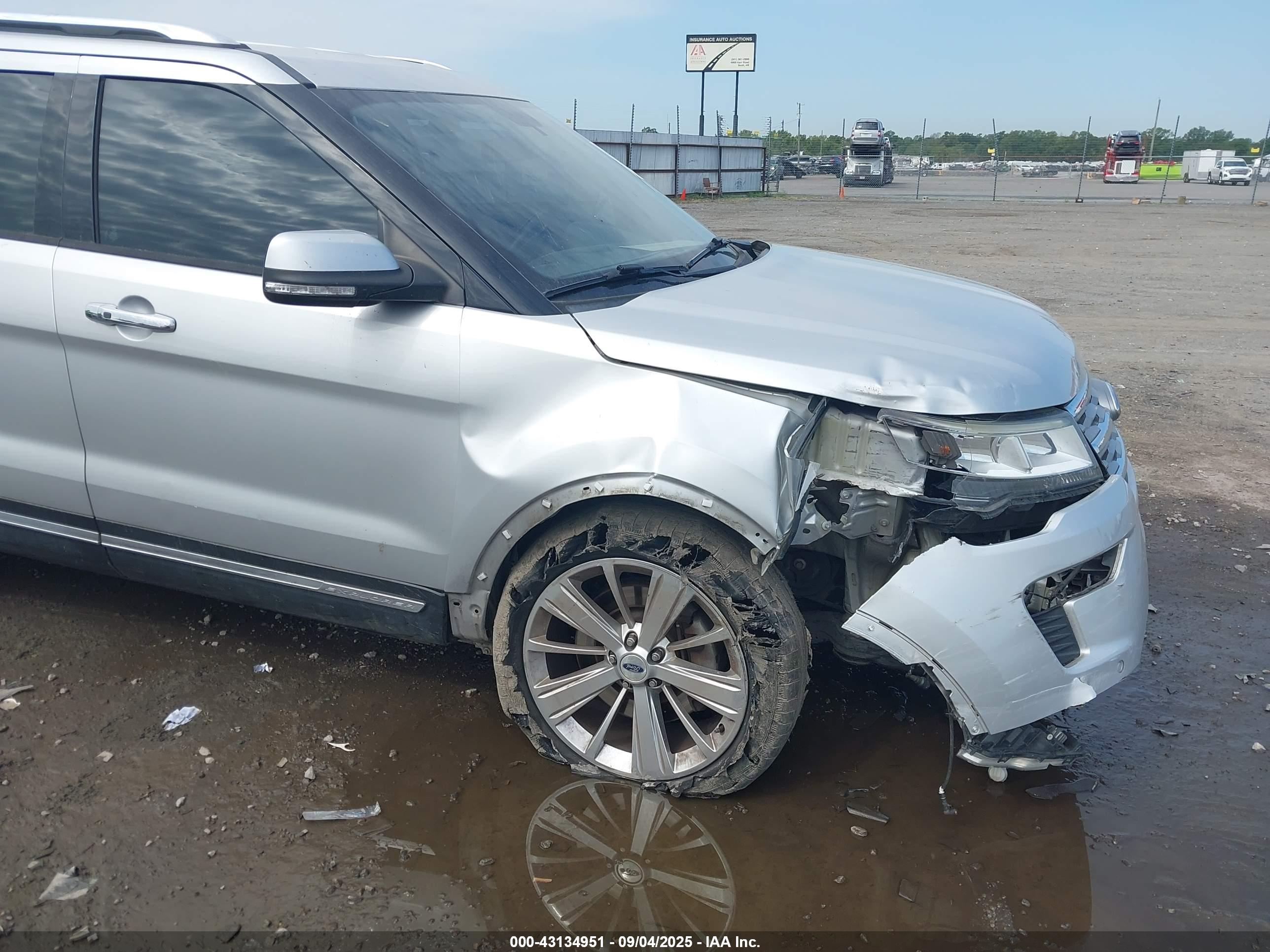 FORD EXPLORER image 6