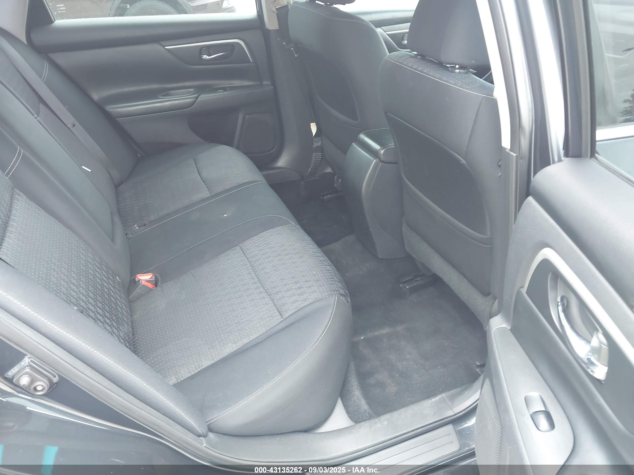 NISSAN ALTIMA image 8