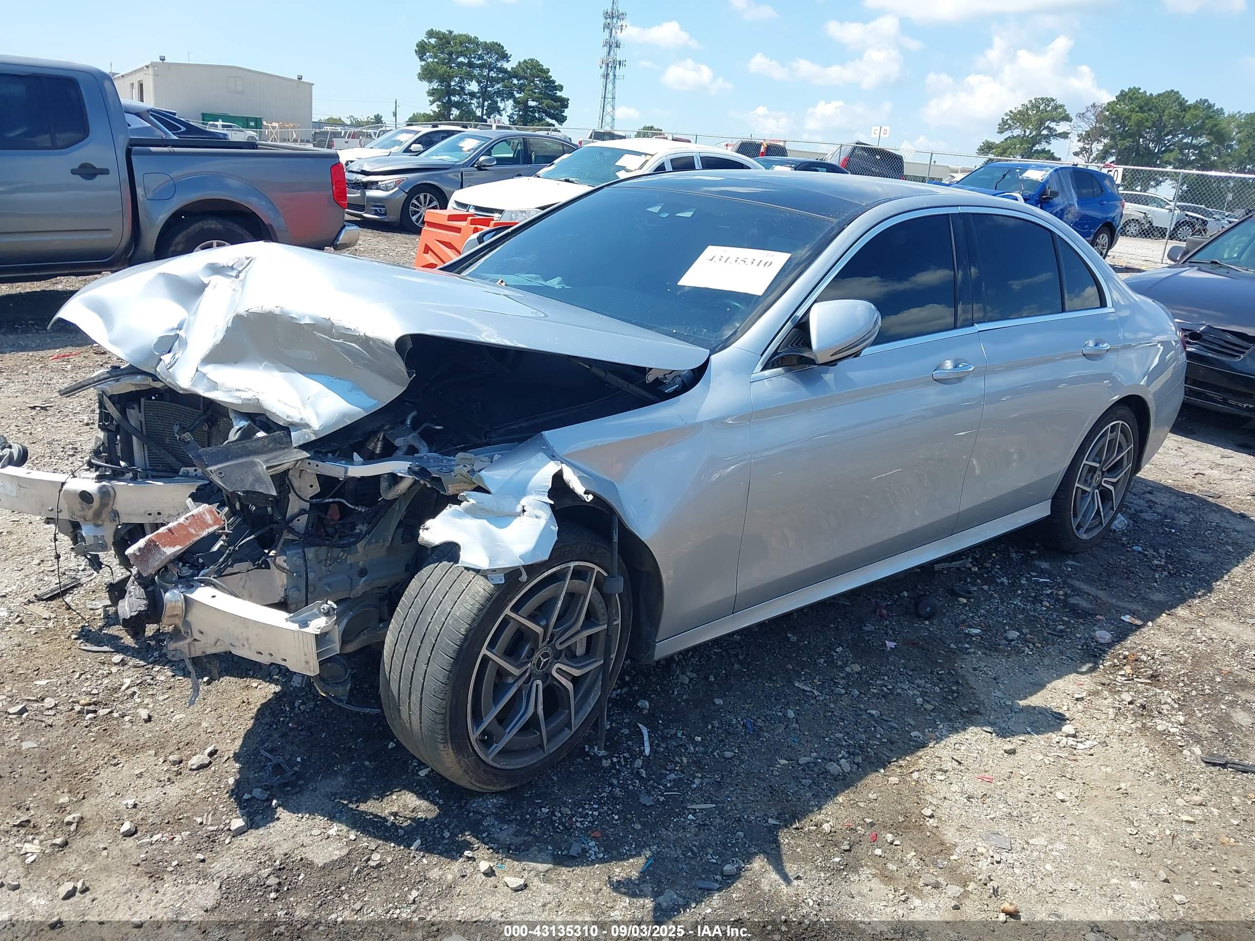 MERCEDES-BENZ E image 2