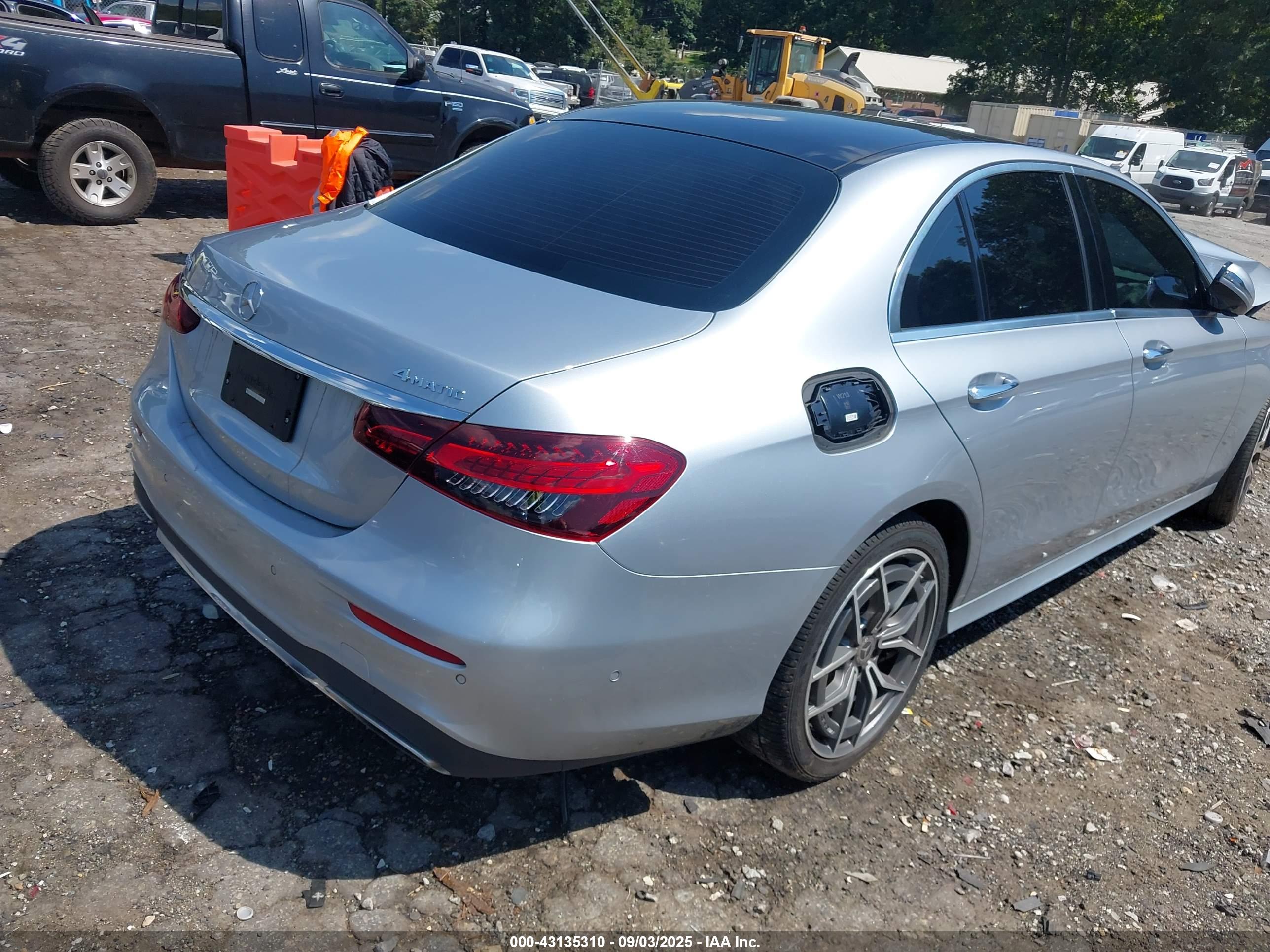 MERCEDES-BENZ E image 4