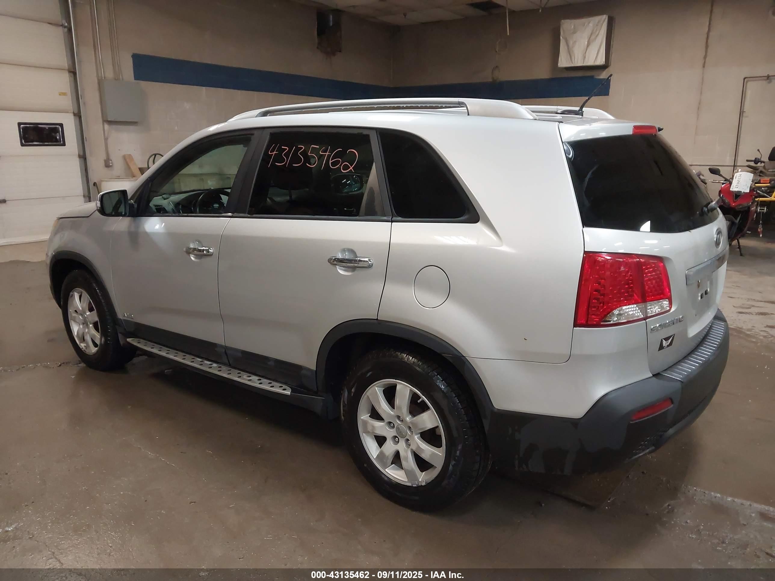 KIA SORENTO image 3