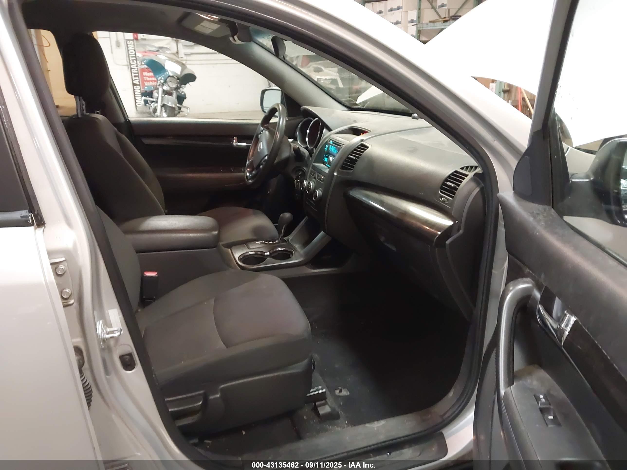 KIA SORENTO image 5