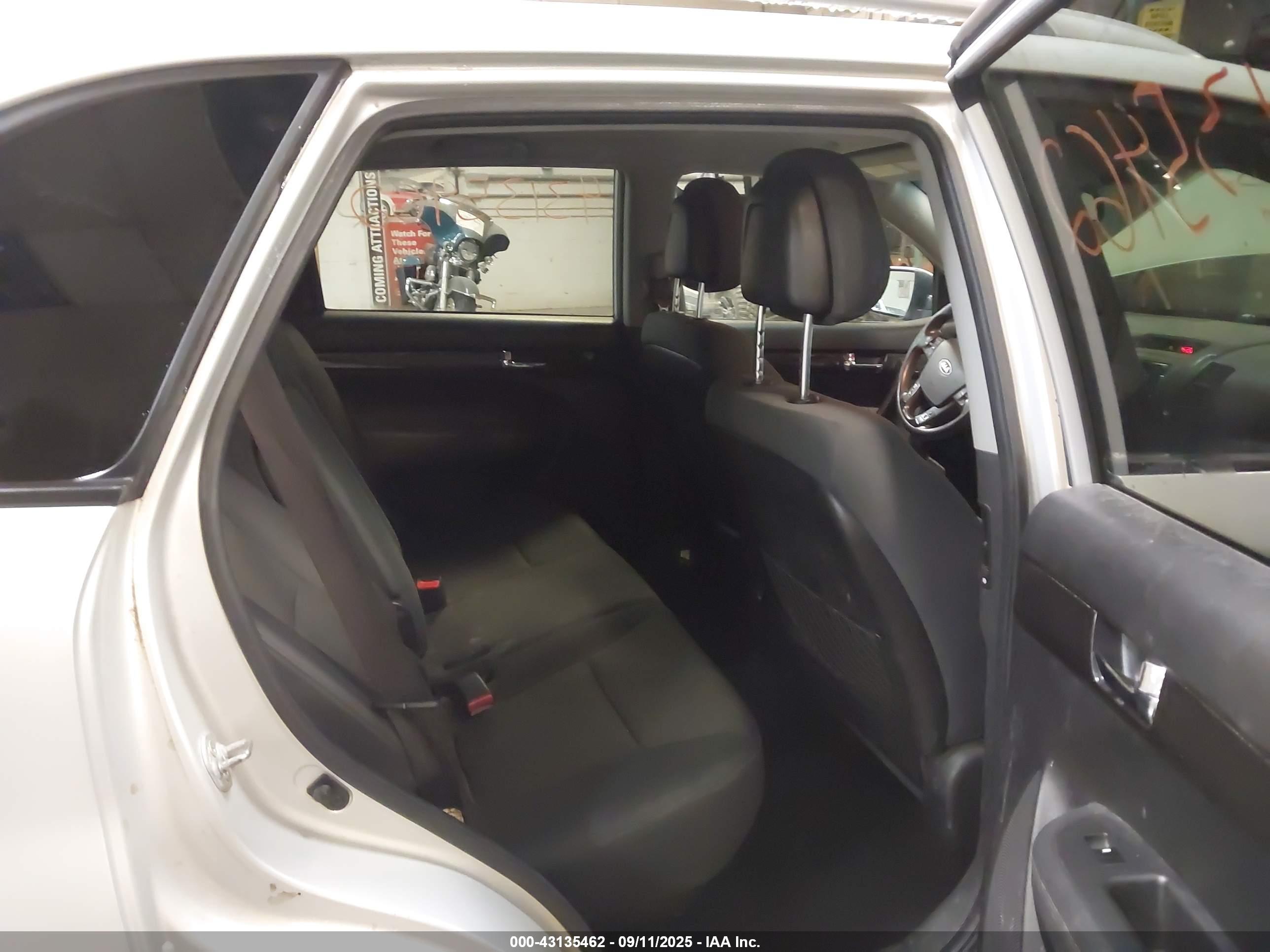 KIA SORENTO image 8