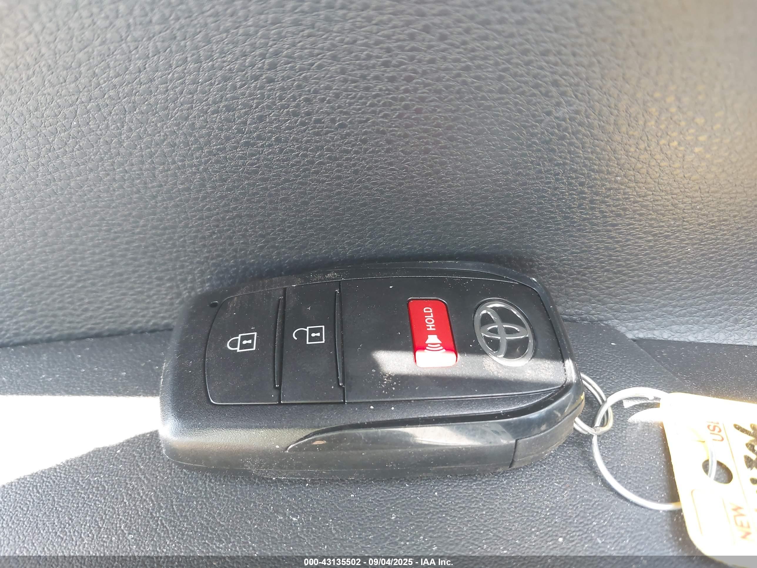 TOYOTA COROLLA image 11