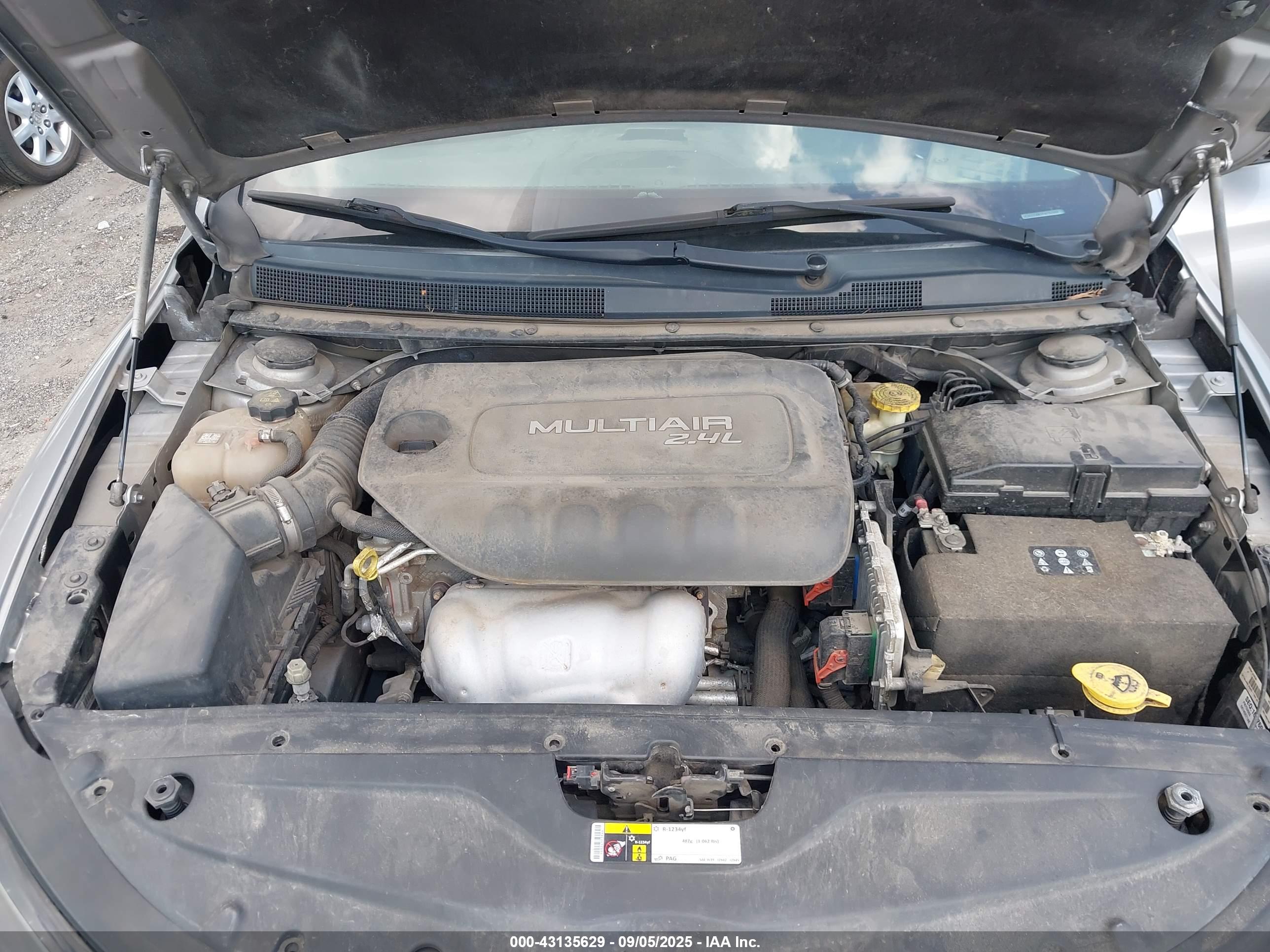 CHRYSLER 200 image 10