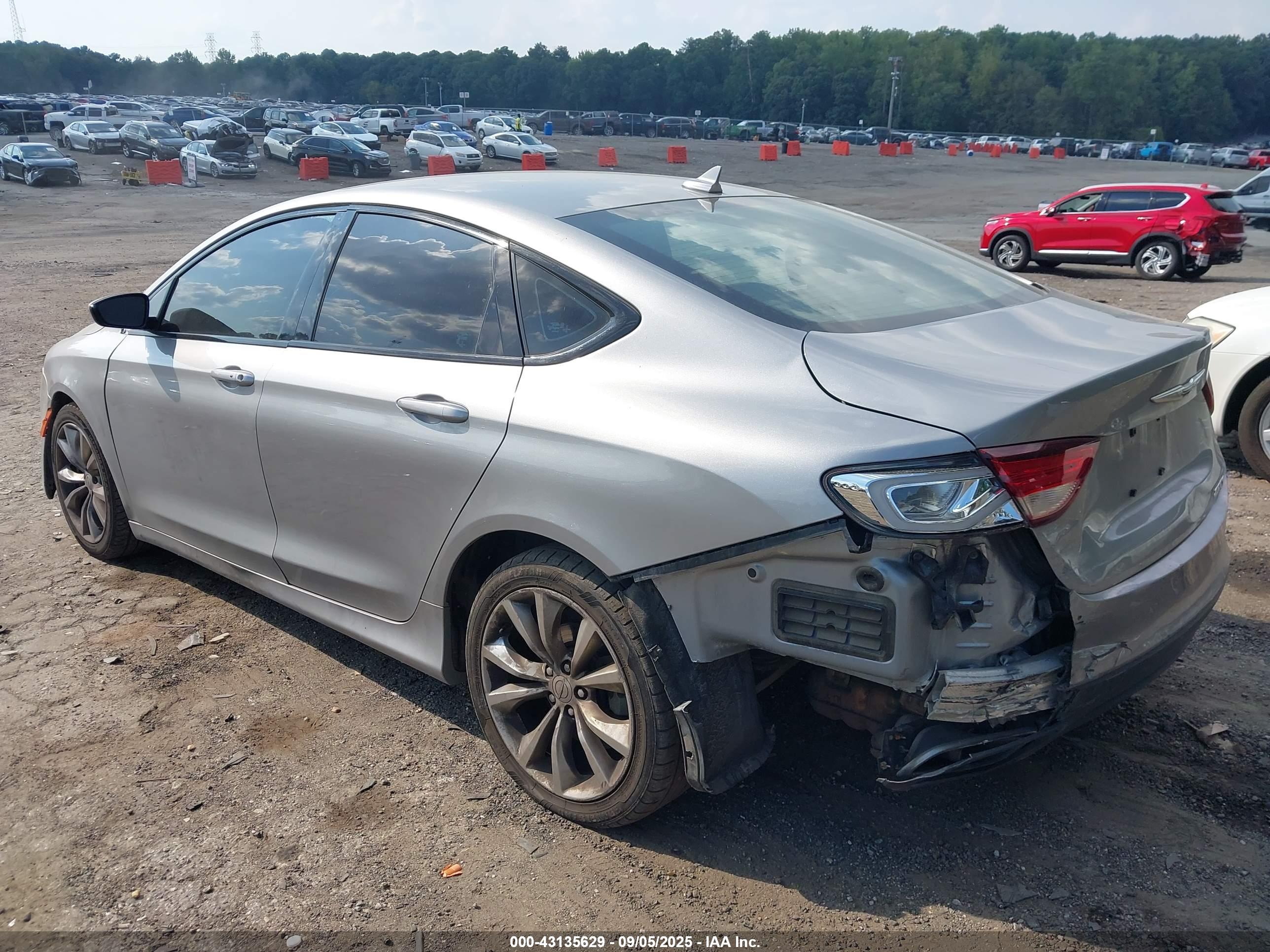 CHRYSLER 200 image 6
