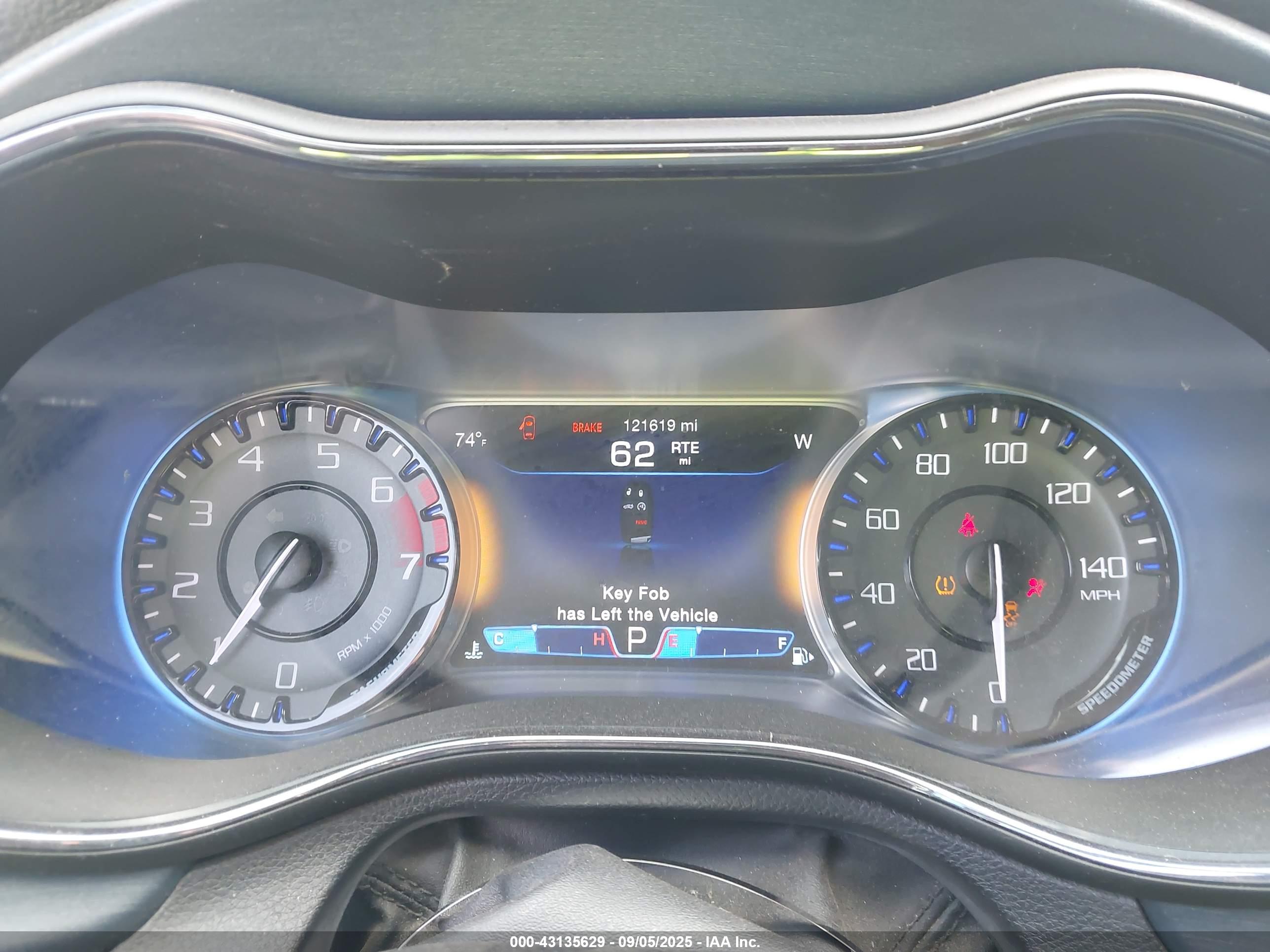 CHRYSLER 200 image 7