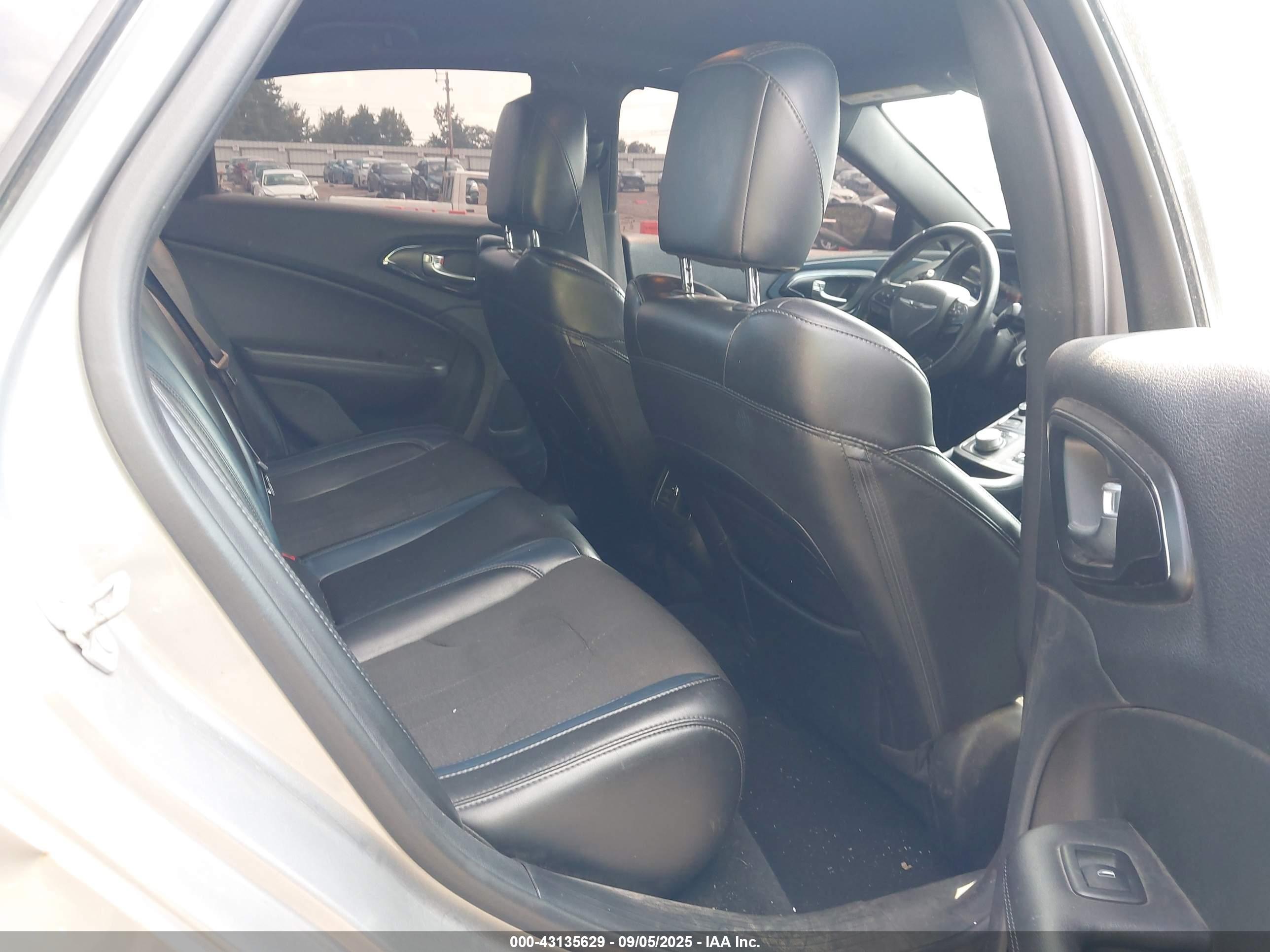 CHRYSLER 200 image 8