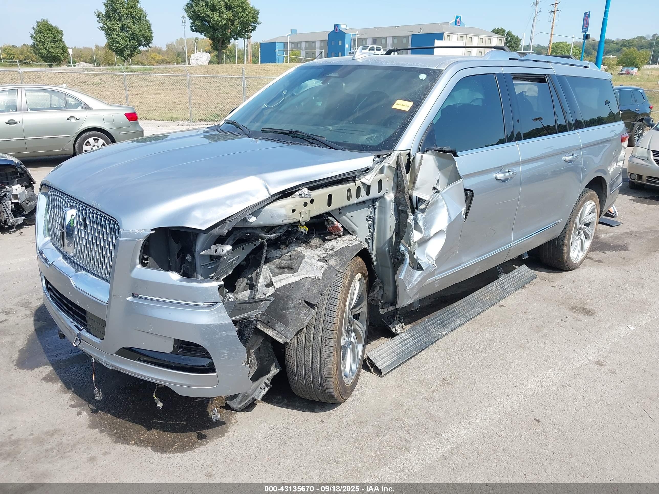 LINCOLN NAVIGATOR image 2