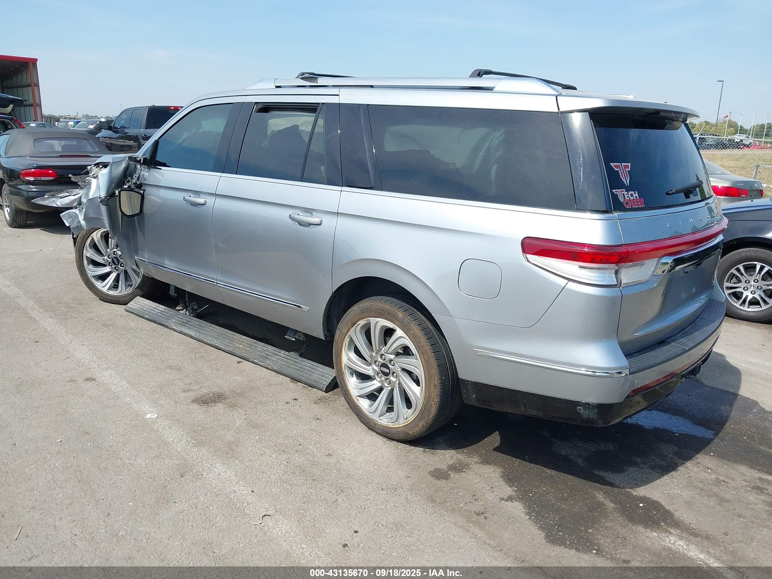 LINCOLN NAVIGATOR image 3