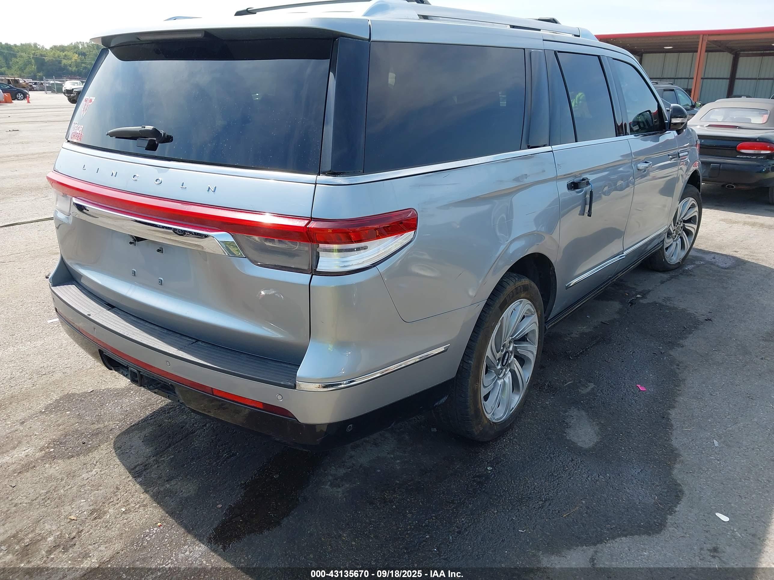 LINCOLN NAVIGATOR image 4
