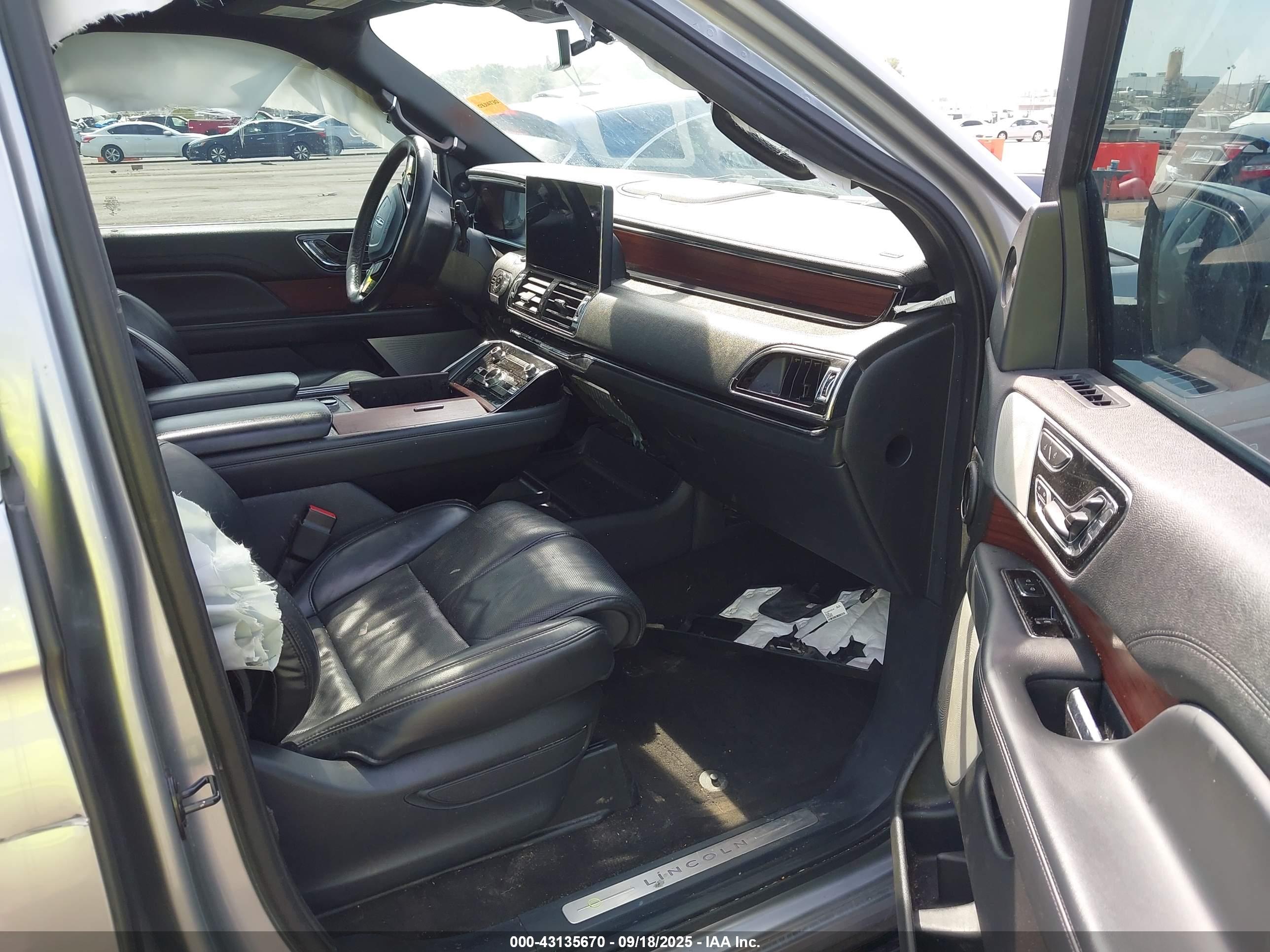 LINCOLN NAVIGATOR image 5