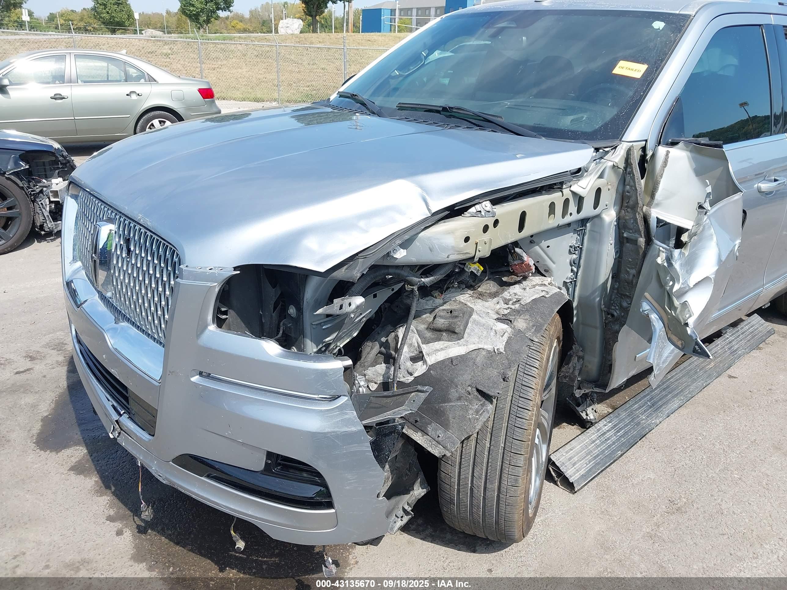 LINCOLN NAVIGATOR image 6
