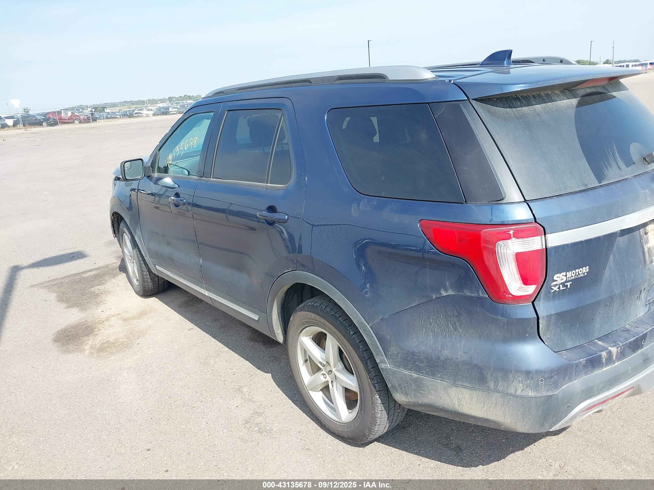 FORD EXPLORER image 3