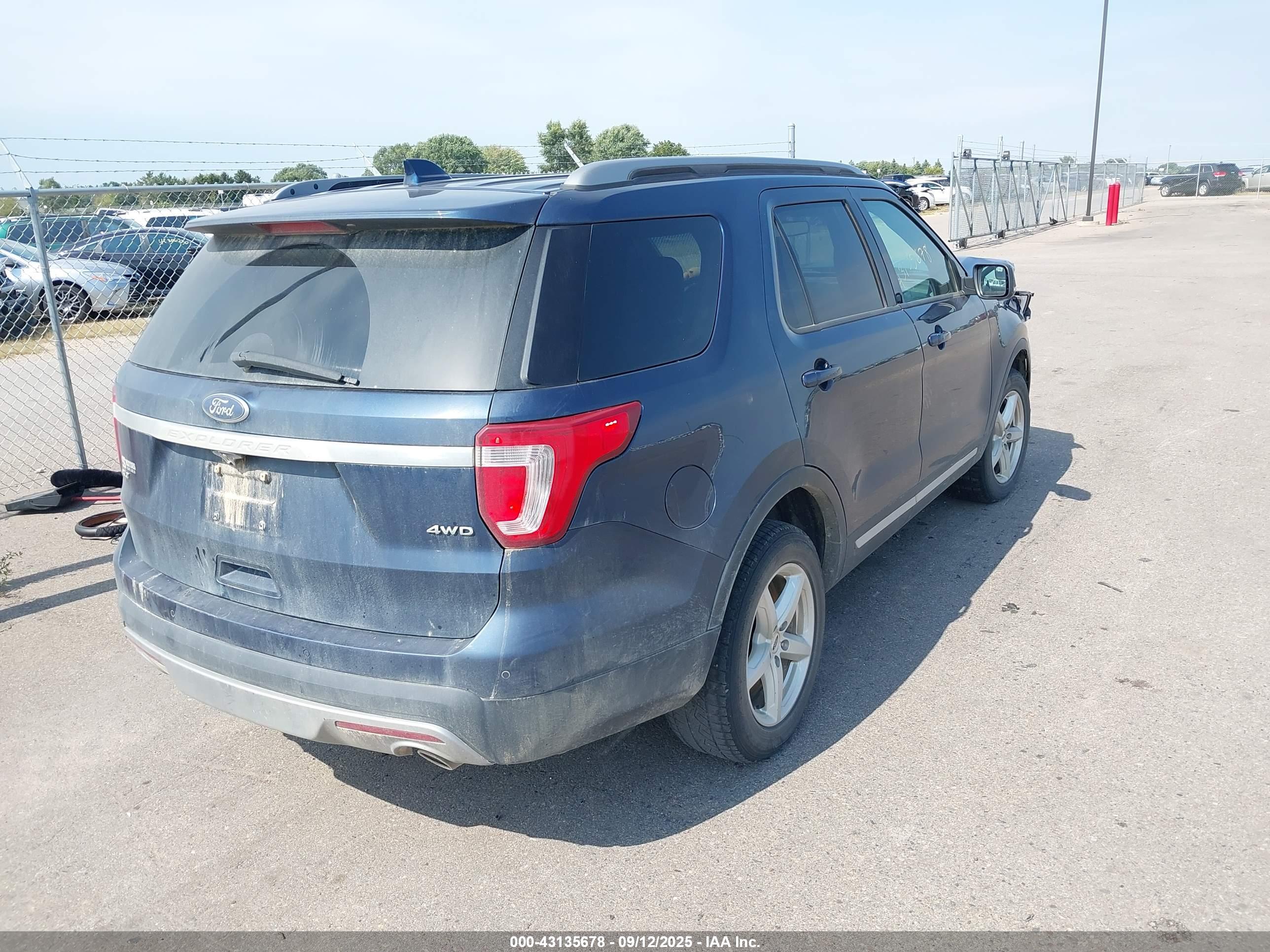 FORD EXPLORER image 4