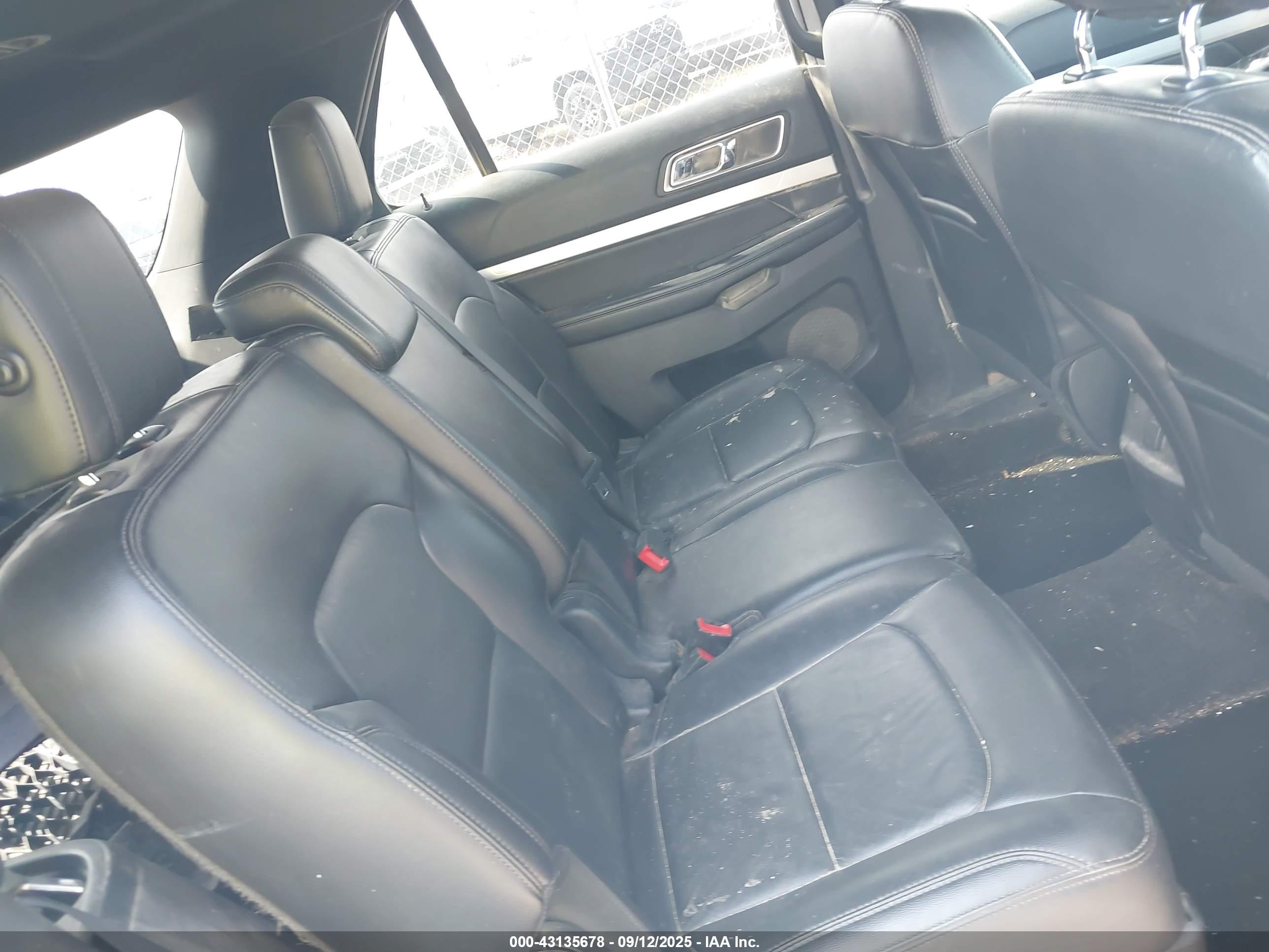FORD EXPLORER image 8