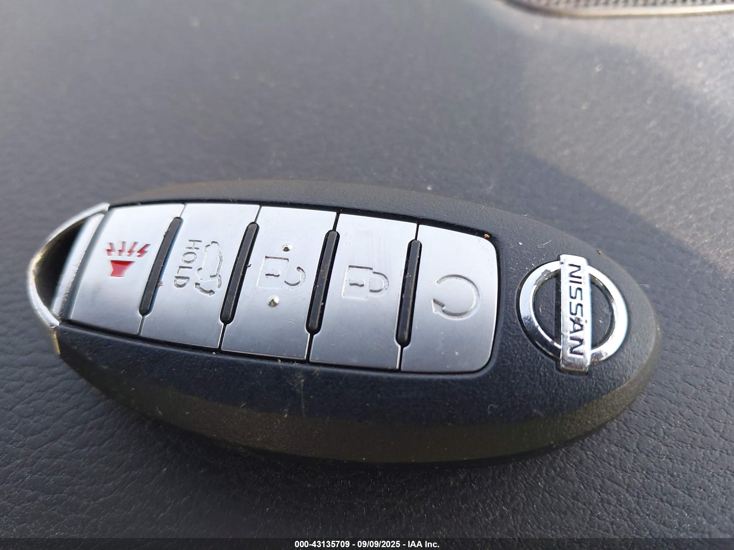 NISSAN MURANO image 11