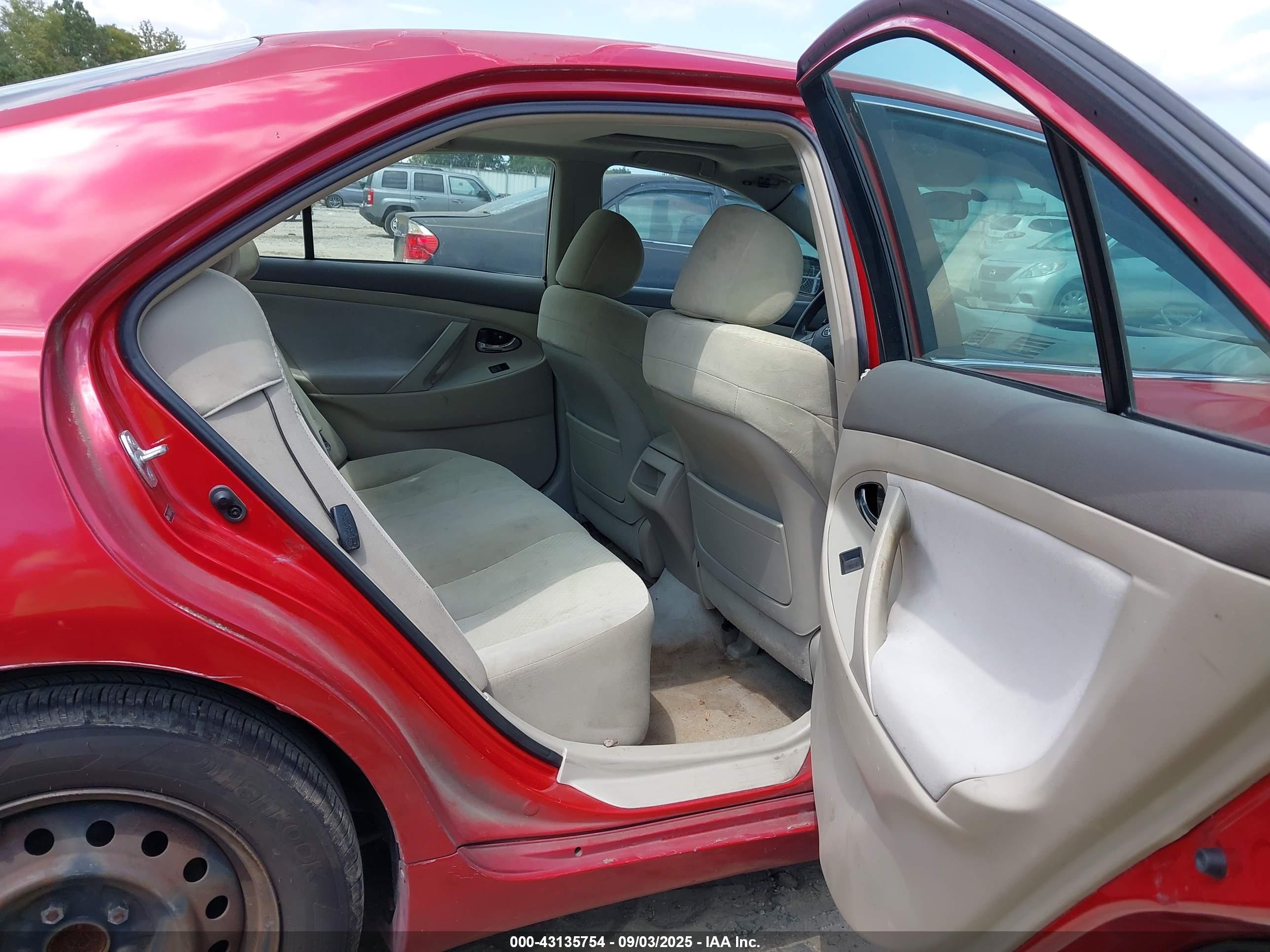 TOYOTA CAMRY image 8