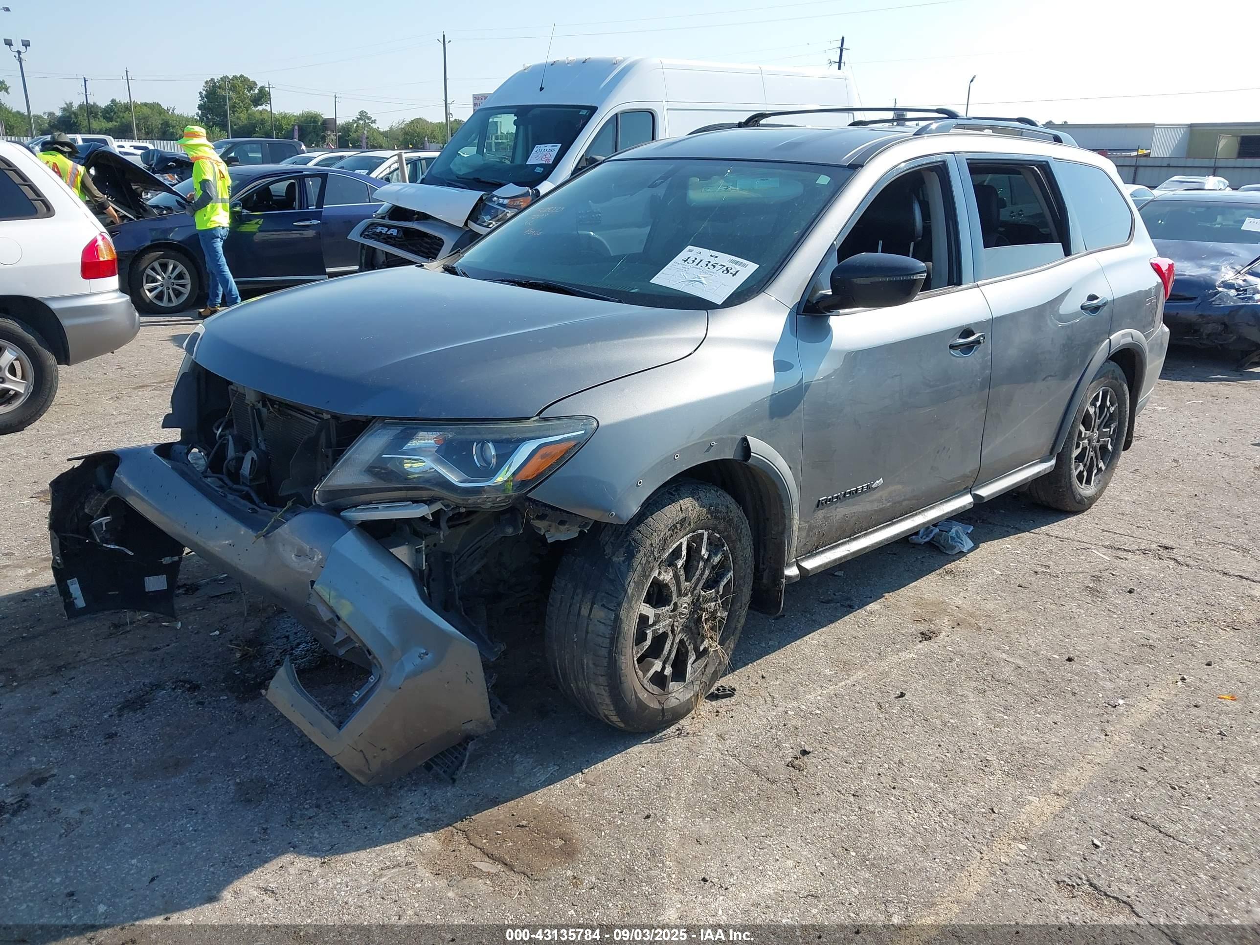 NISSAN PATHFINDER image 2