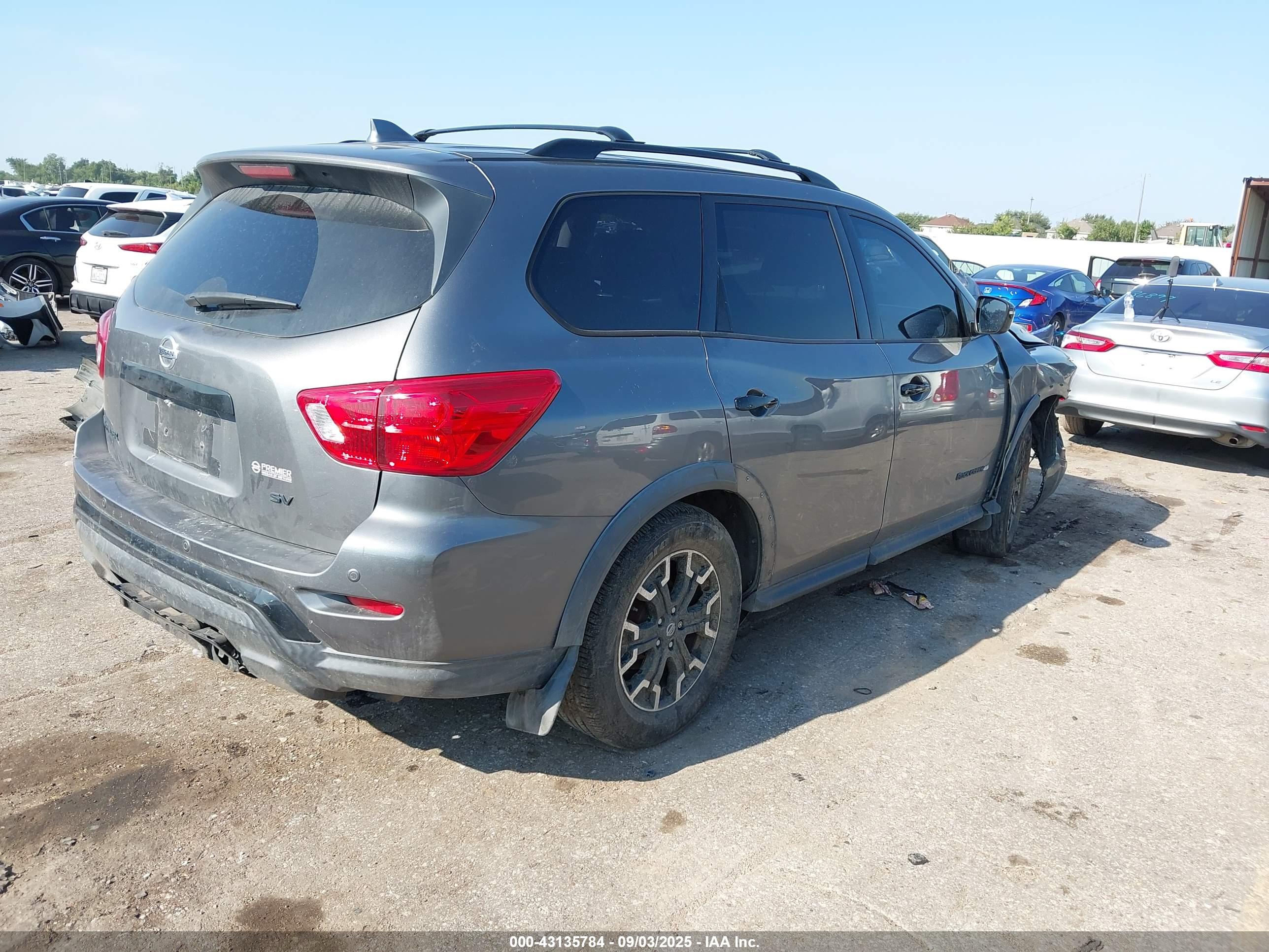 NISSAN PATHFINDER image 4